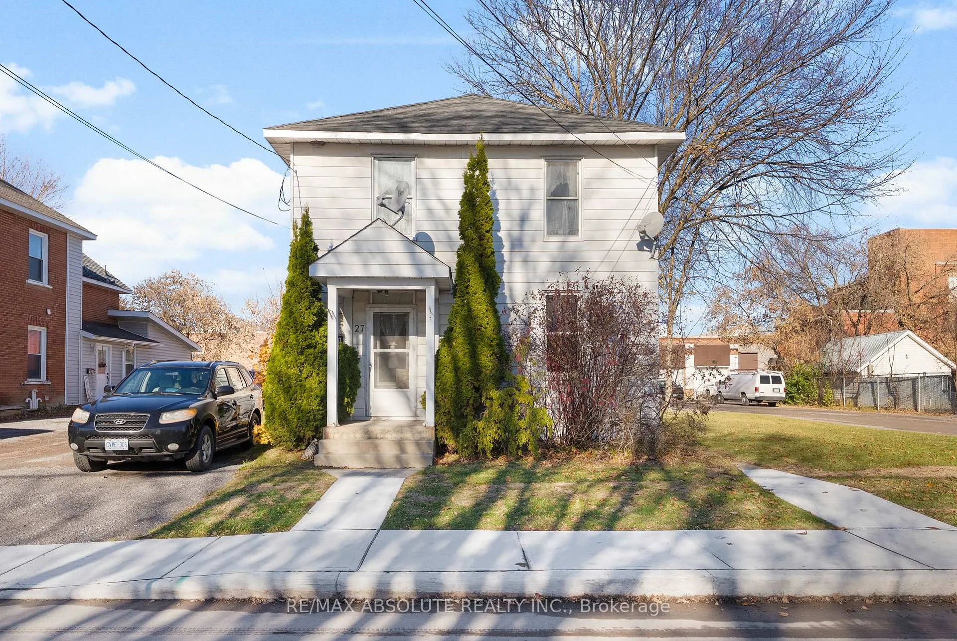Front of 27 MacDonald Street S