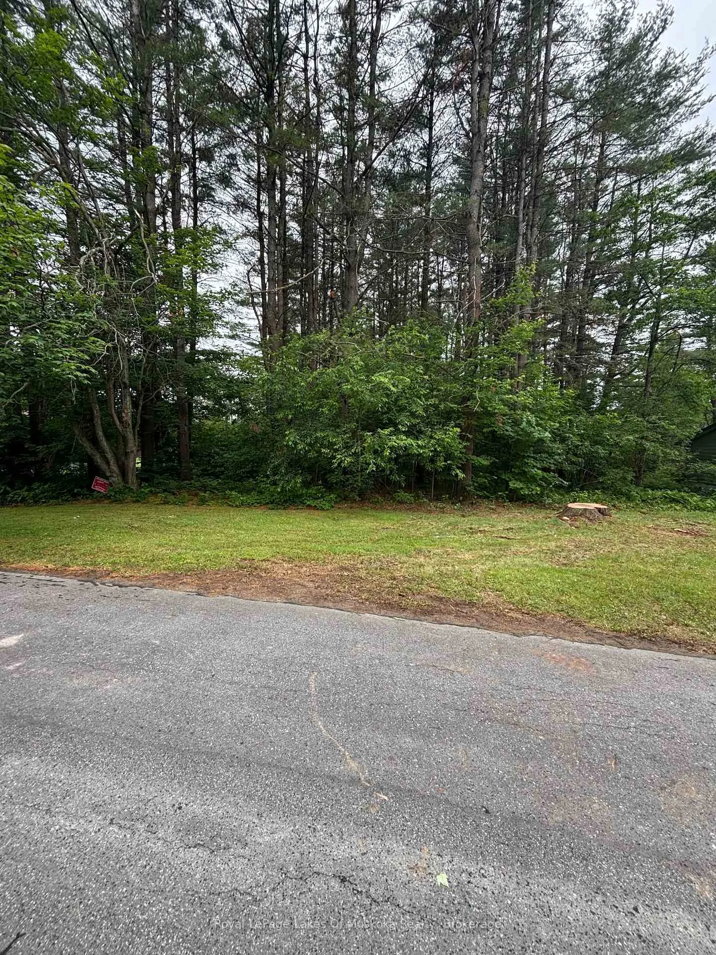 Photo 3 of 124 Frederick Street, Bracebridge, Draper — HOMEH