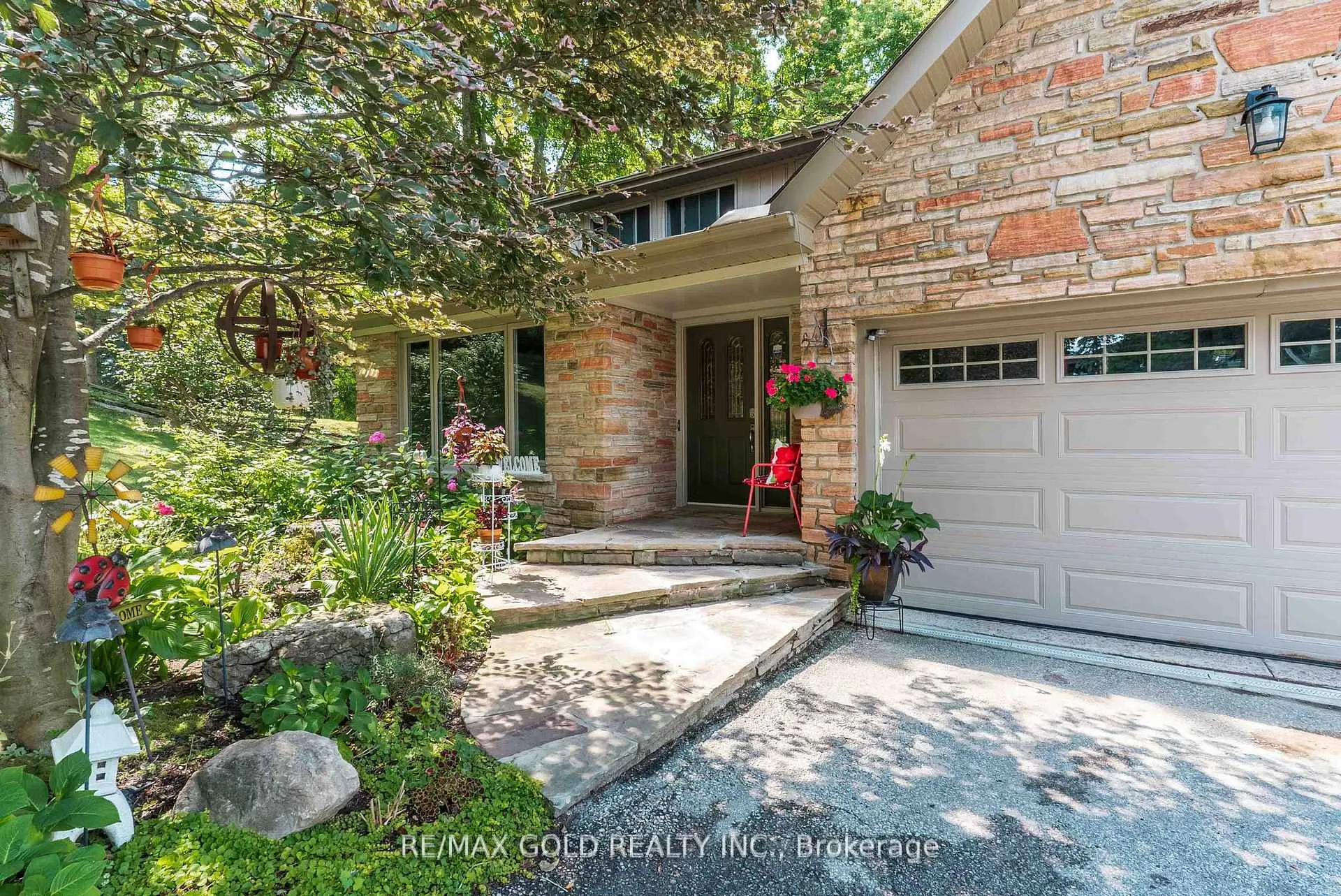 Photo 2 of 52 Palmer Circle, Caledon, Palgrave — HOMEH