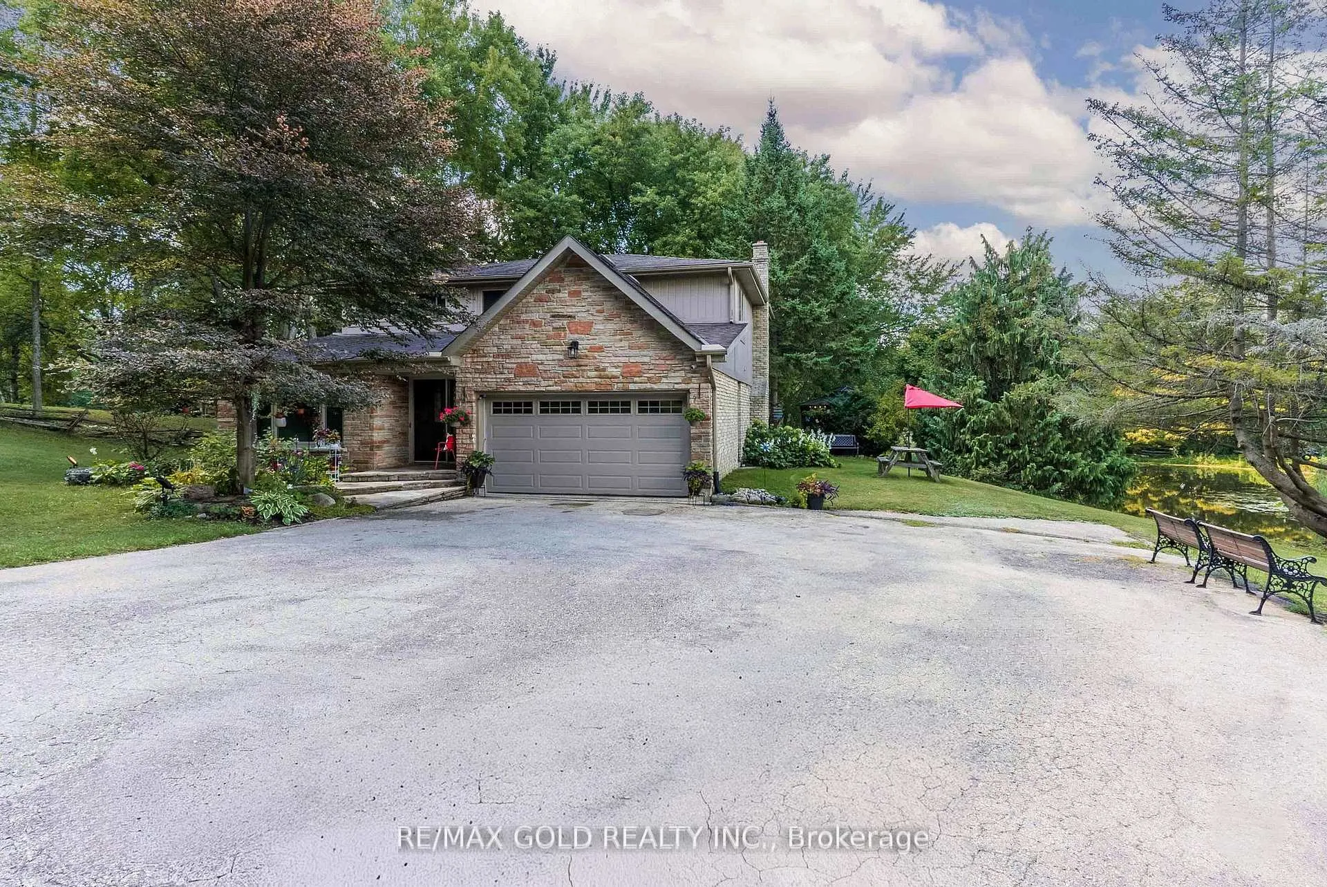 Photo 3 of 52 Palmer Circle, Caledon, Palgrave — HOMEH