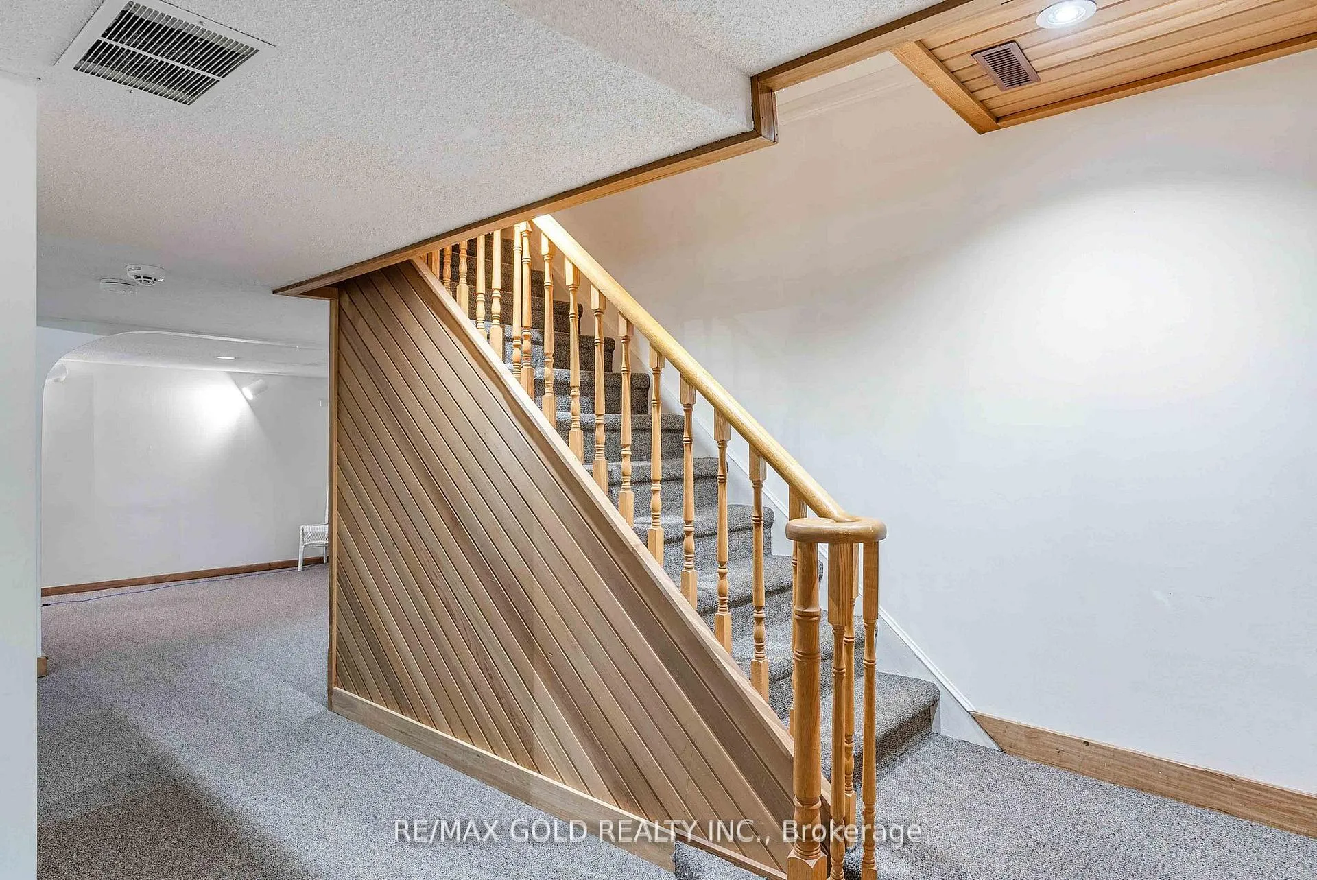 Photo 34 of 52 Palmer Circle, Caledon, Palgrave — HOMEH