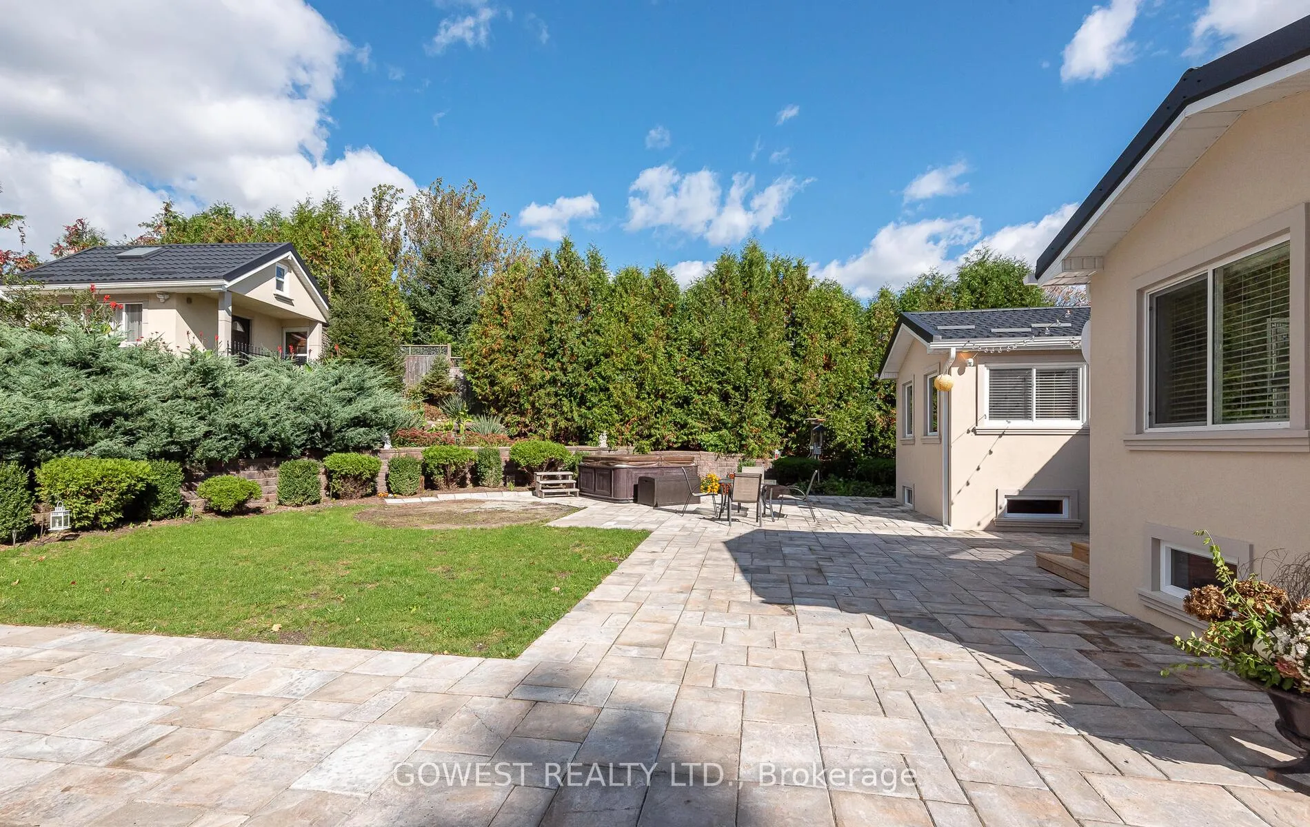 Photo 2 of 2670 Embleton Road, Brampton, Huttonville — HOMEH