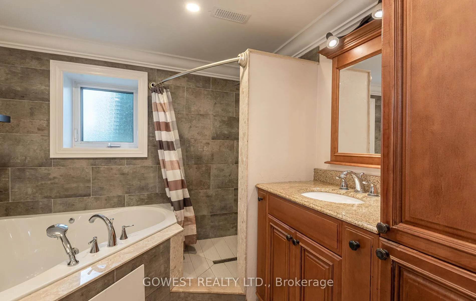 Photo 43 of 2670 Embleton Road, Brampton, Huttonville — HOMEH