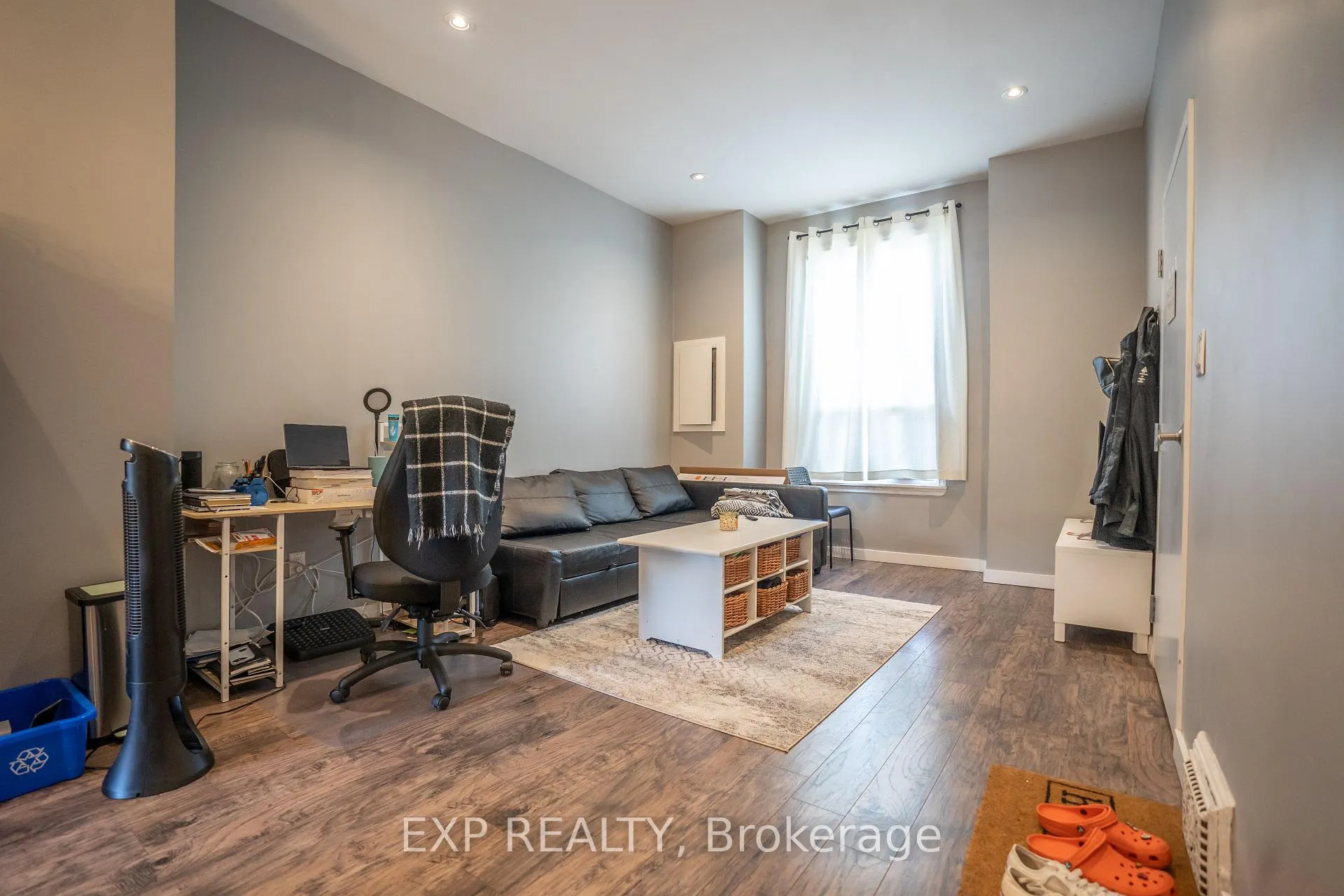 Photo 3 of 165 Emerald Street N, Hamilton, Landsdale — HOMEH
