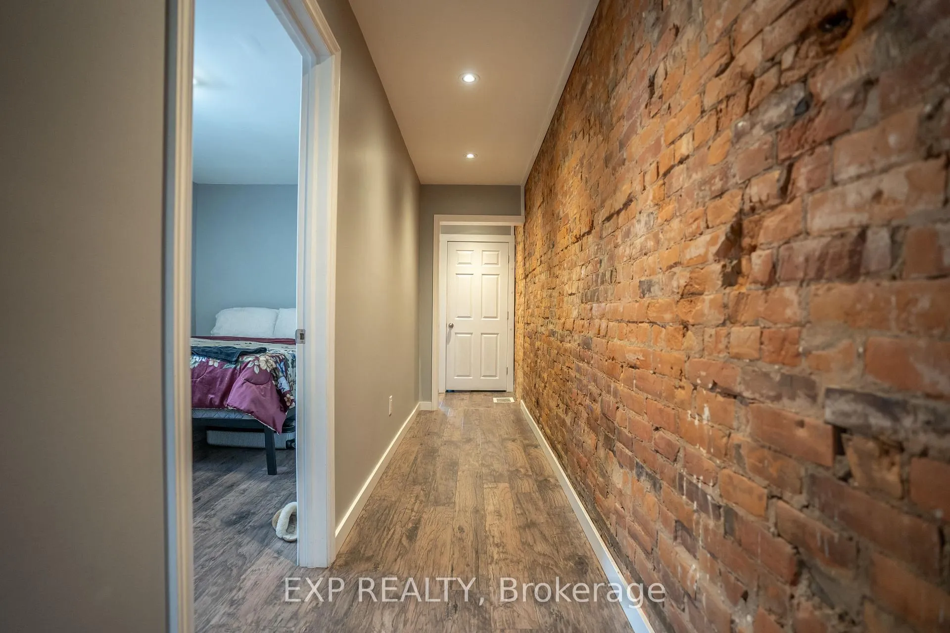 Photo 11 of 165 Emerald Street N, Hamilton, Landsdale — HOMEH