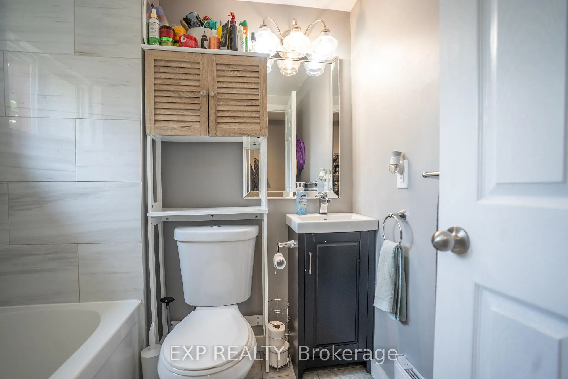 Photo 12 of 165 Emerald Street N, Hamilton, Landsdale — HOMEH