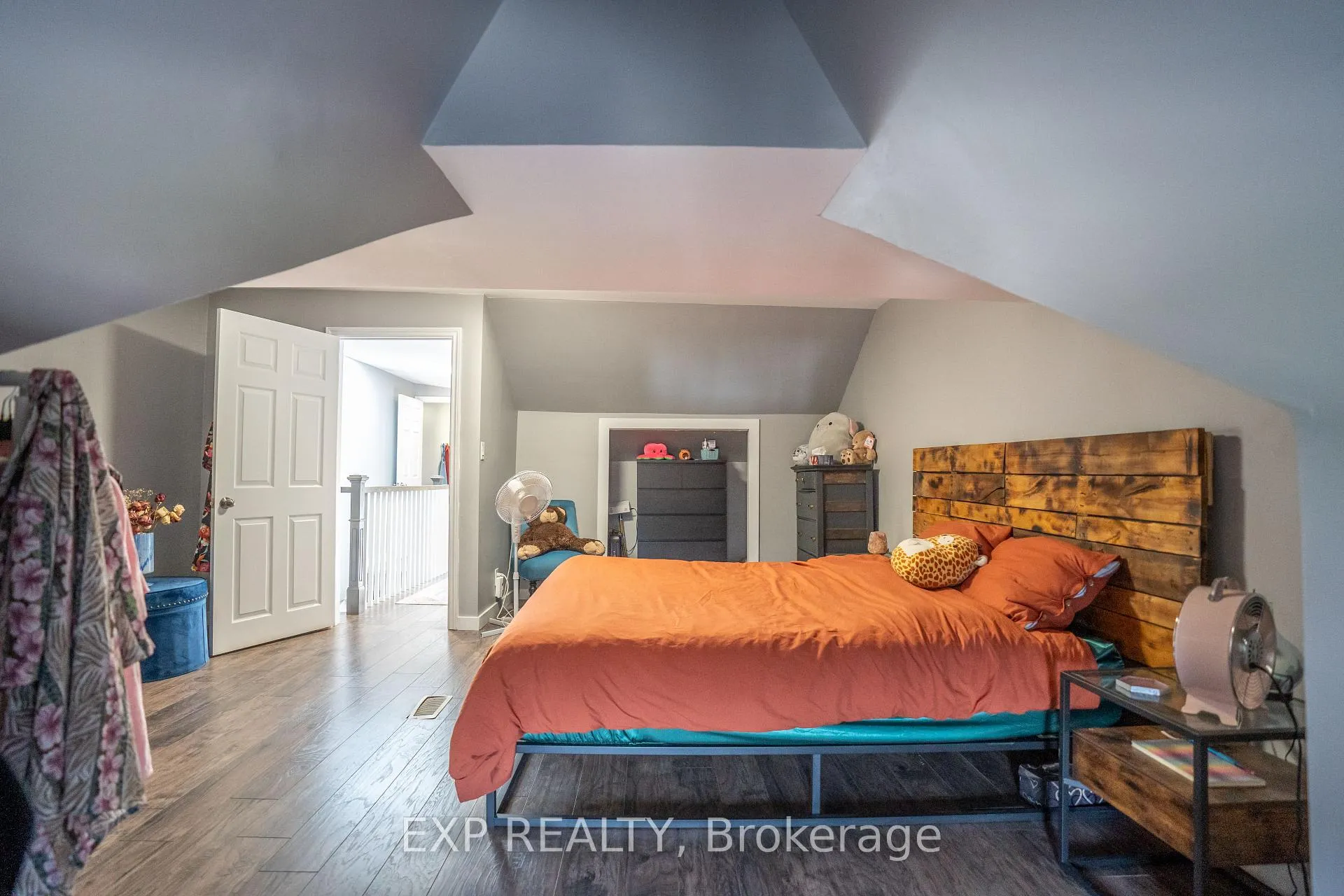 Photo 37 of 165 Emerald Street N, Hamilton, Landsdale — HOMEH