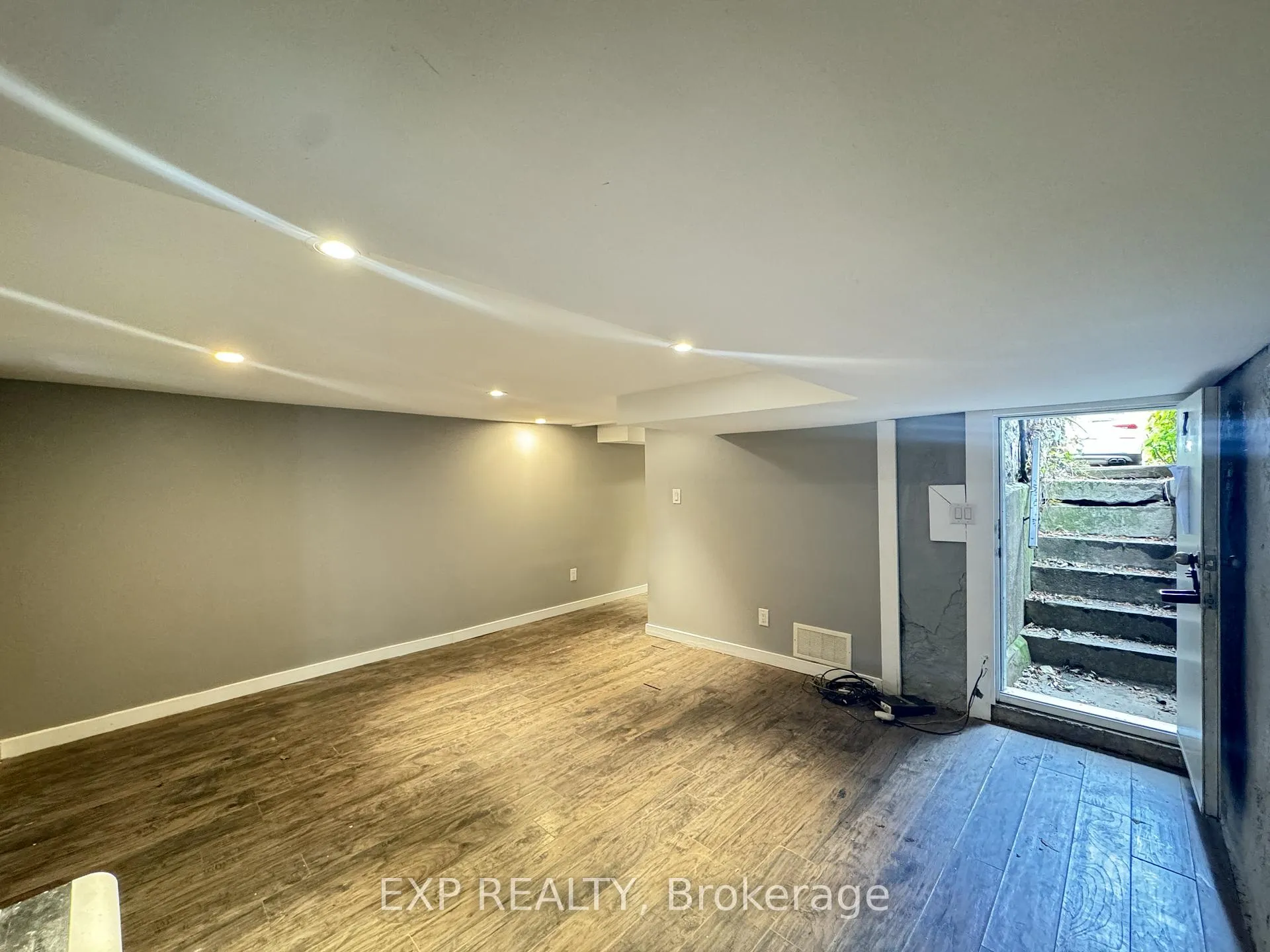 Photo 39 of 165 Emerald Street N, Hamilton, Landsdale — HOMEH