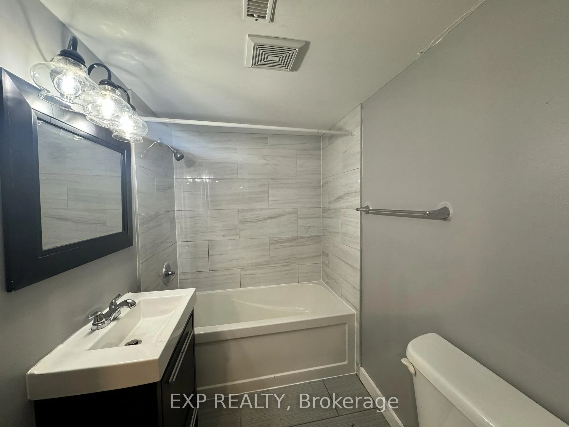 Photo 44 of 165 Emerald Street N, Hamilton, Landsdale — HOMEH