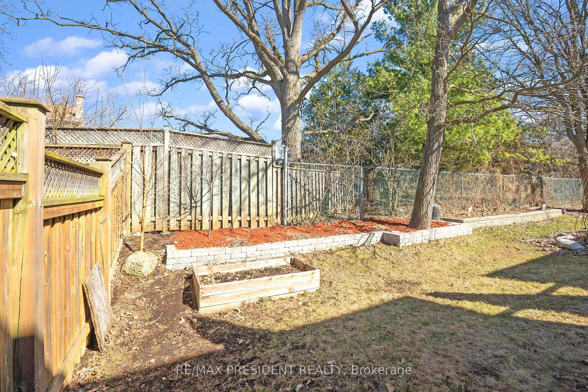 Photo 33 of 68 Wheatland Drive, Cambridge — HOMEH