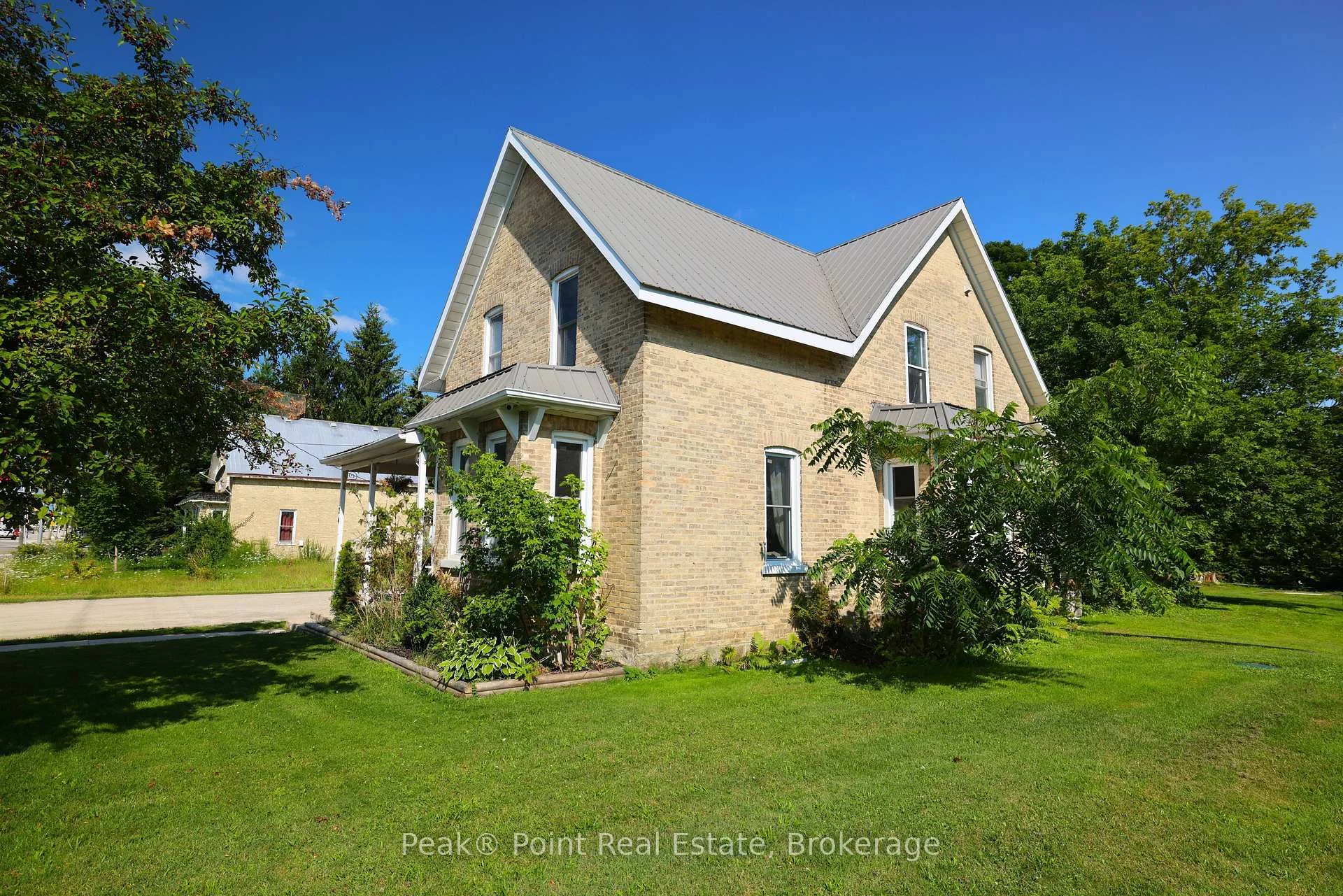 Photo of 24 Queen Street E