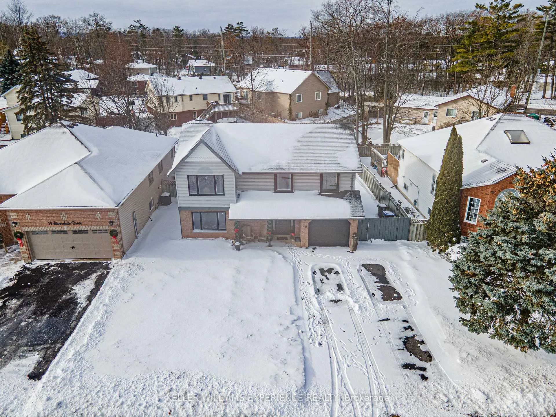 Photo 2 of 12 Riverdale Drive, Wasaga Beach — HOMEH