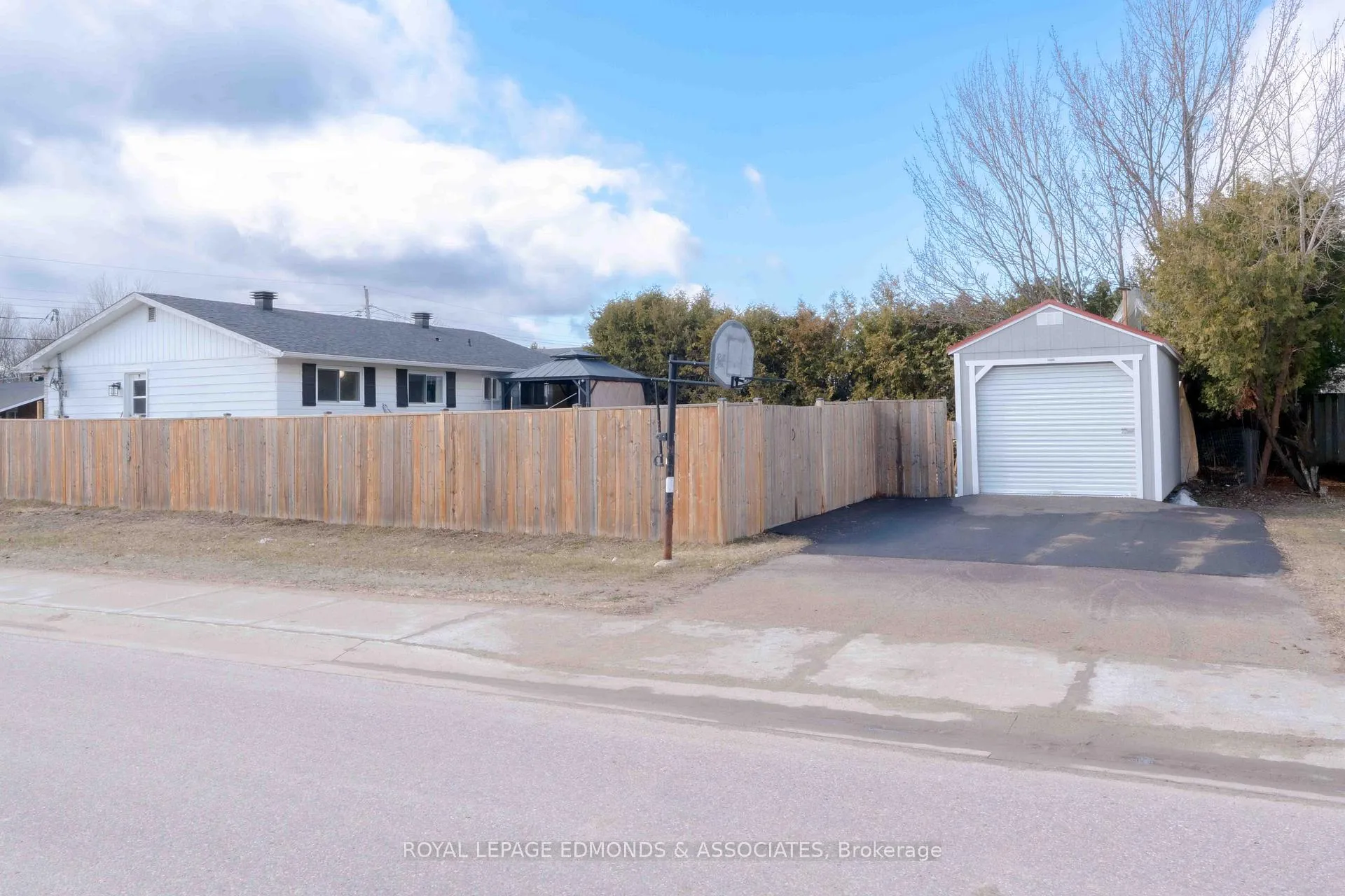 Photo 2 of 22 John Street, Petawawa — HOMEH