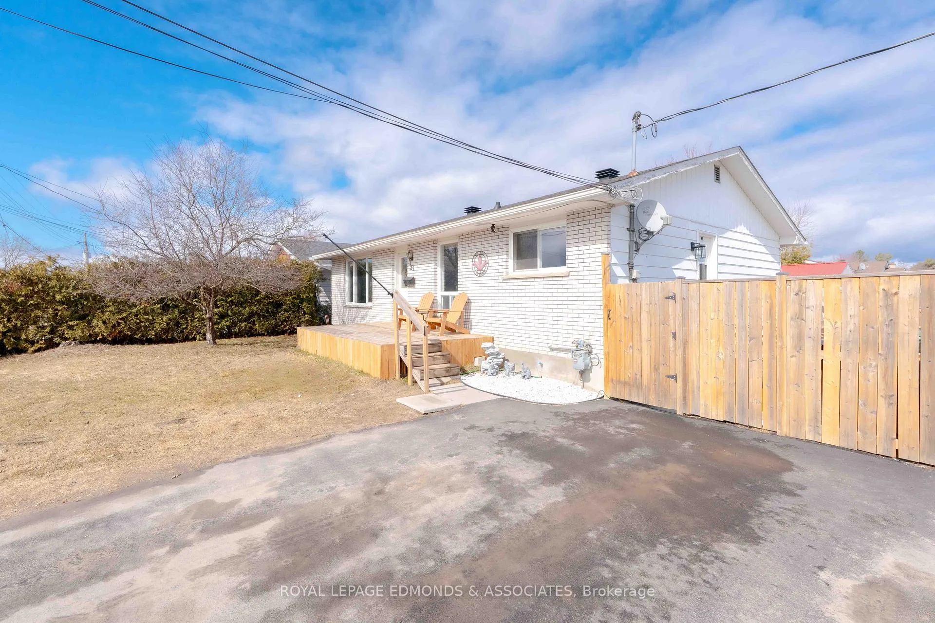Photo 3 of 22 John Street, Petawawa — HOMEH