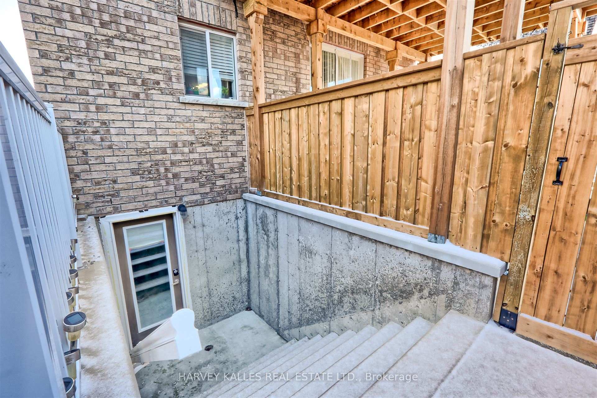 Photo 2 of Unit Lower Level, 91 Haskins Crescent, Georgina, Keswick South — HOMEH