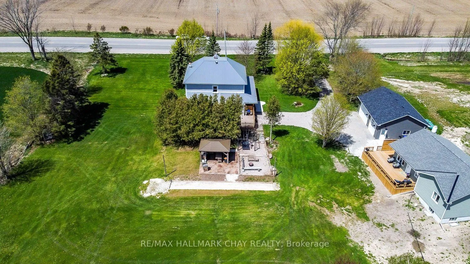 Photo 2 of 2795 County Road 92, Springwater, Rural Springwater — HOMEH