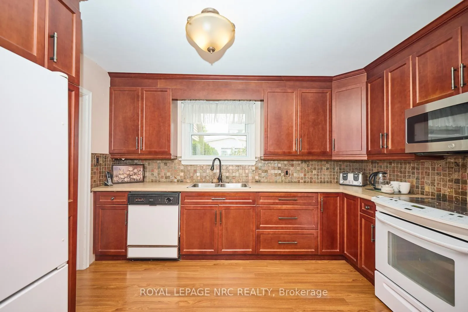 Photo 11 of 6947 Garden Street, Niagara Falls, Hospital — HOMEH