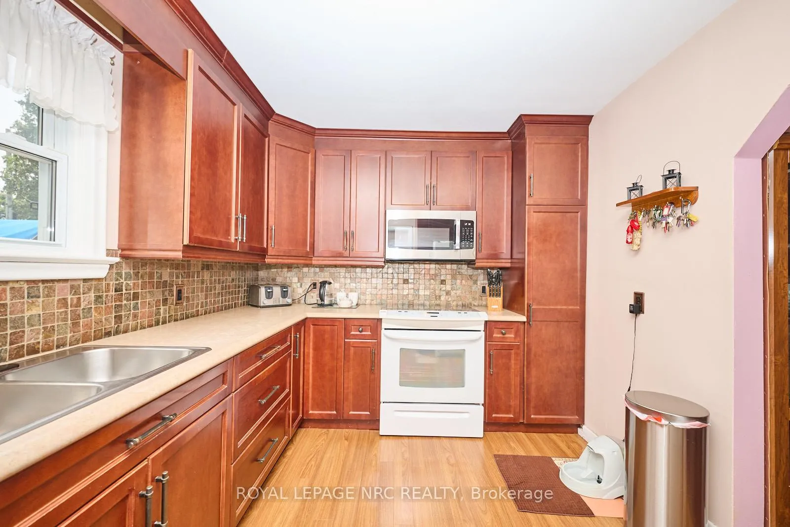 Photo 12 of 6947 Garden Street, Niagara Falls, Hospital — HOMEH