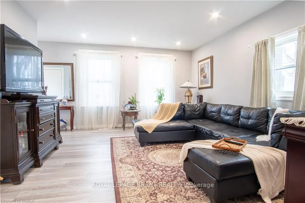 Photo 12 of 266 13th Concession Road, Brant, Oakland — HOMEH
