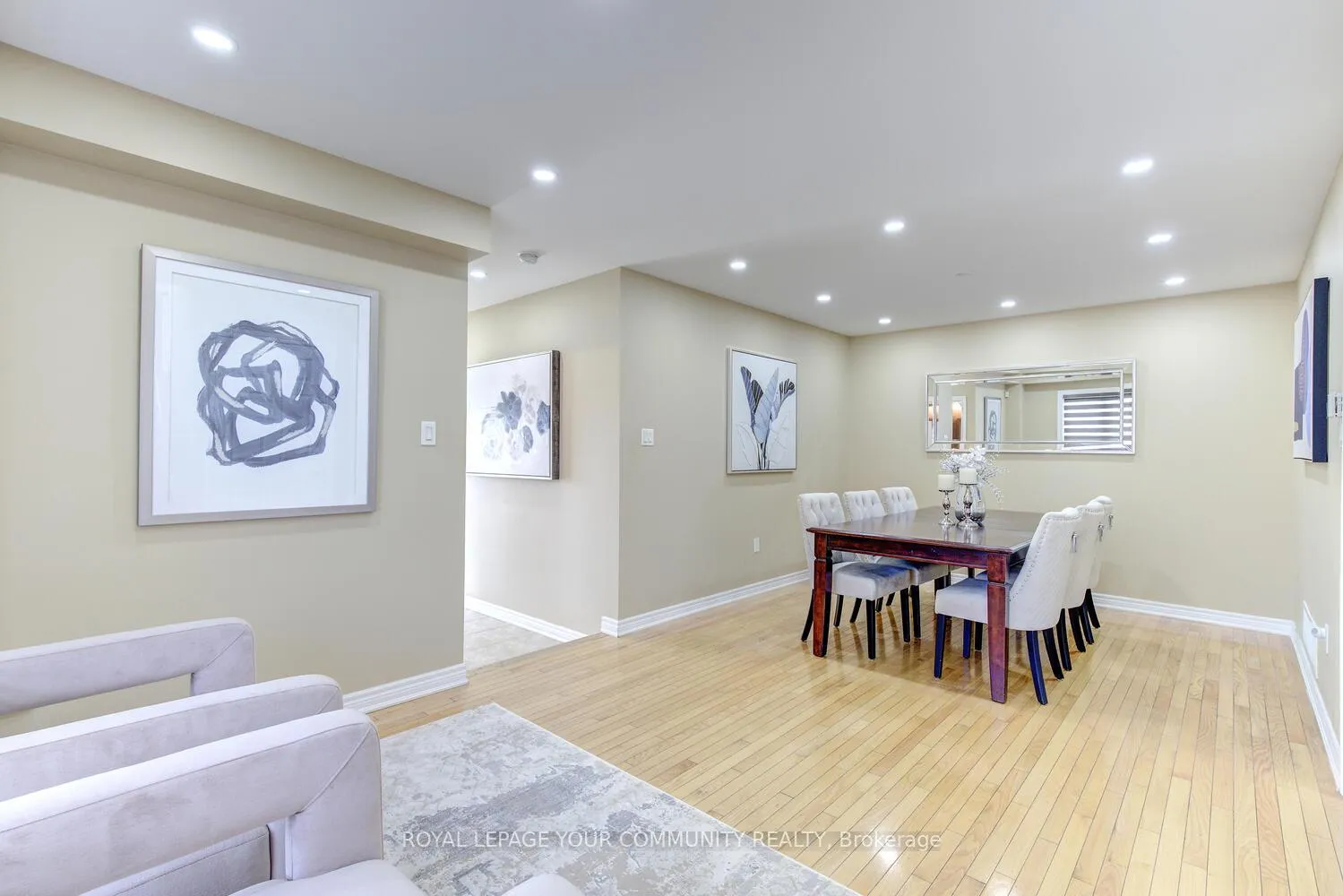 Photo 5 of 208 Petticoat Road, Vaughan, Patterson — HOMEH