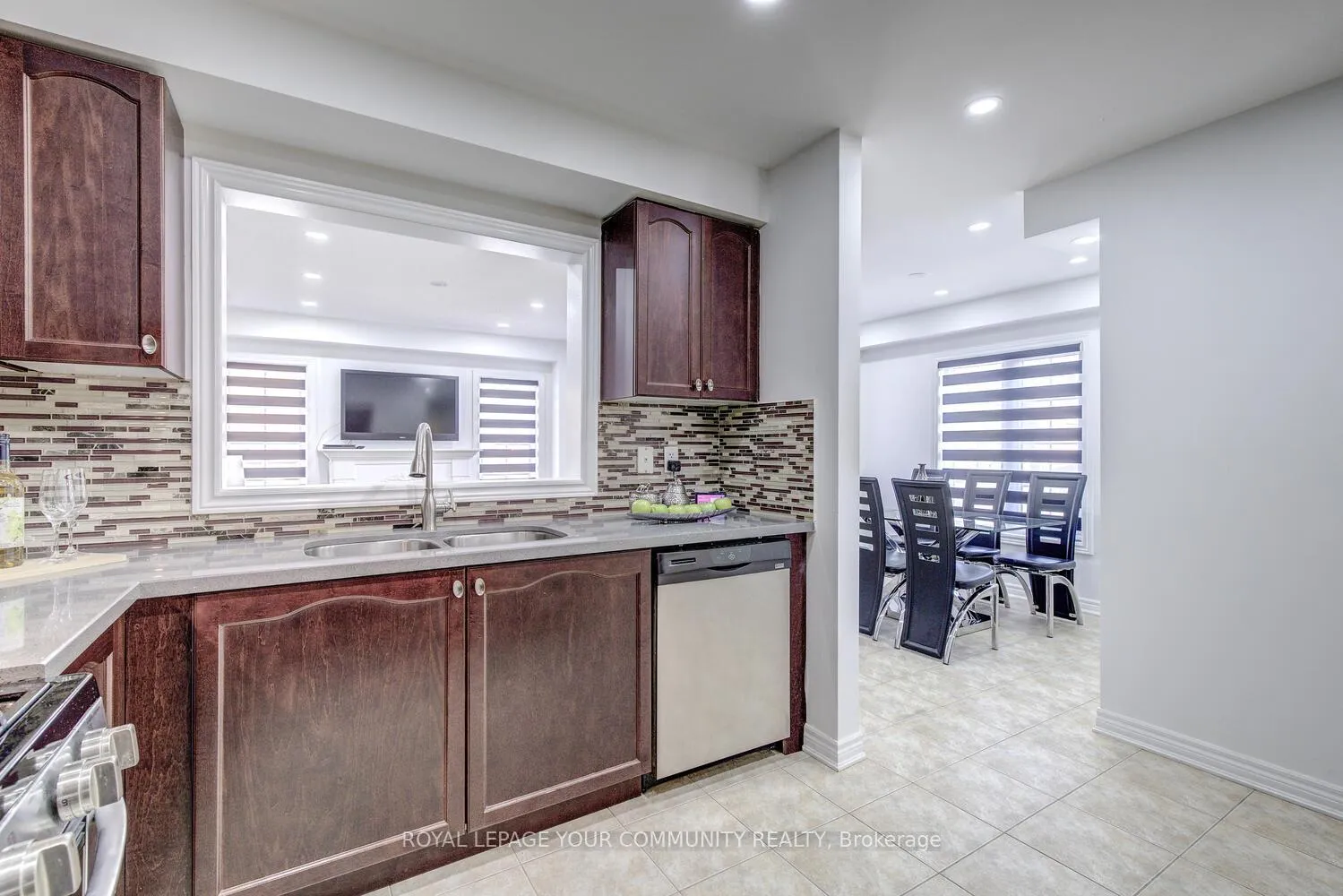 Photo 19 of 208 Petticoat Road, Vaughan, Patterson — HOMEH