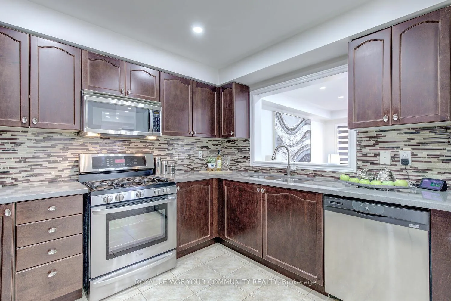 Photo 20 of 208 Petticoat Road, Vaughan, Patterson — HOMEH