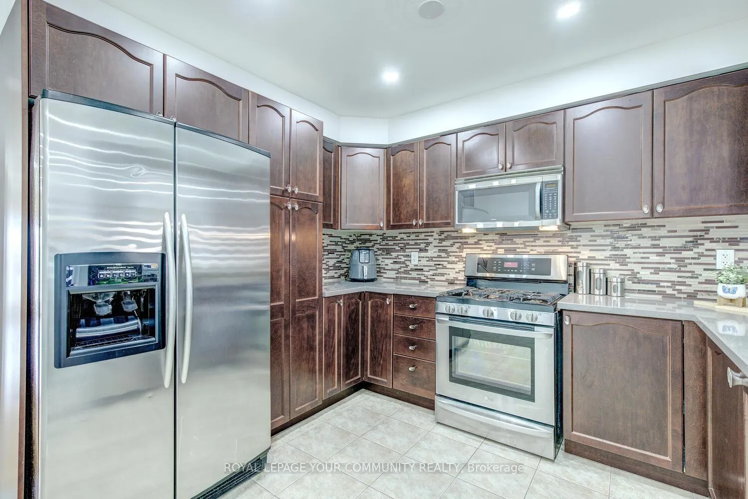 Photo 22 of 208 Petticoat Road, Vaughan, Patterson — HOMEH