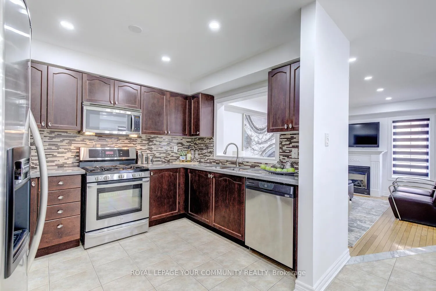 Photo 23 of 208 Petticoat Road, Vaughan, Patterson — HOMEH