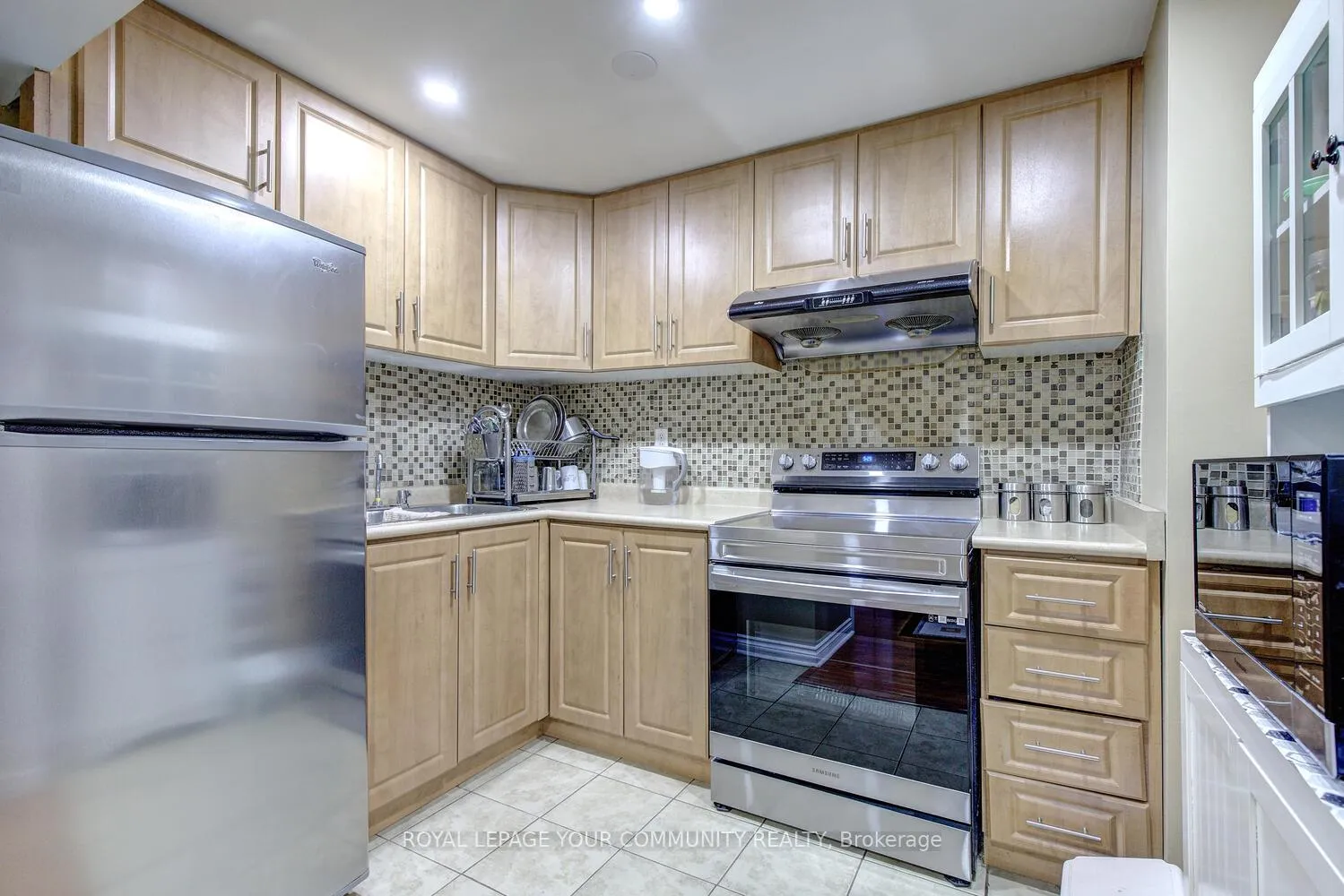 Photo 32 of 208 Petticoat Road, Vaughan, Patterson — HOMEH