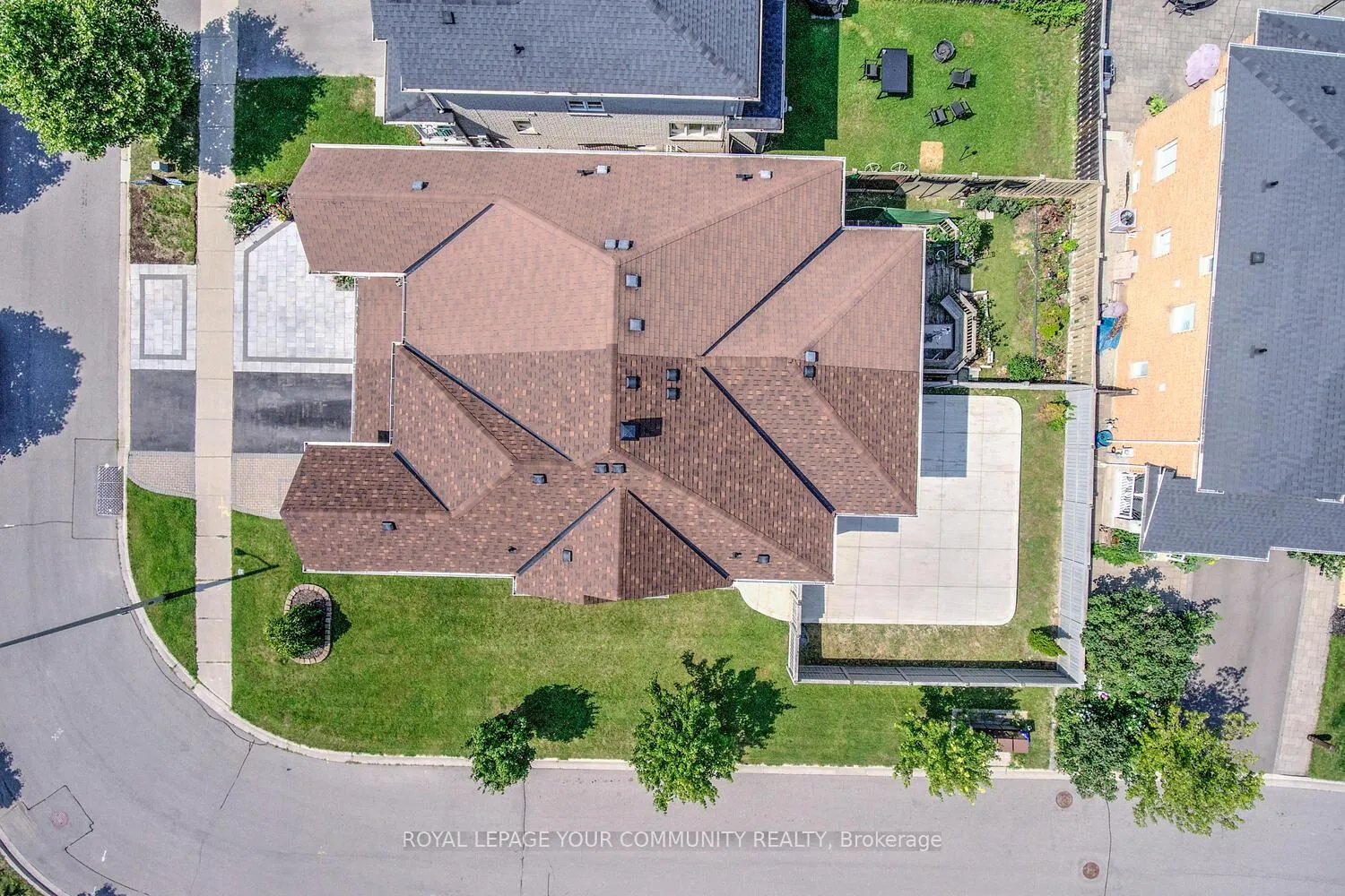 Photo 39 of 208 Petticoat Road, Vaughan, Patterson — HOMEH