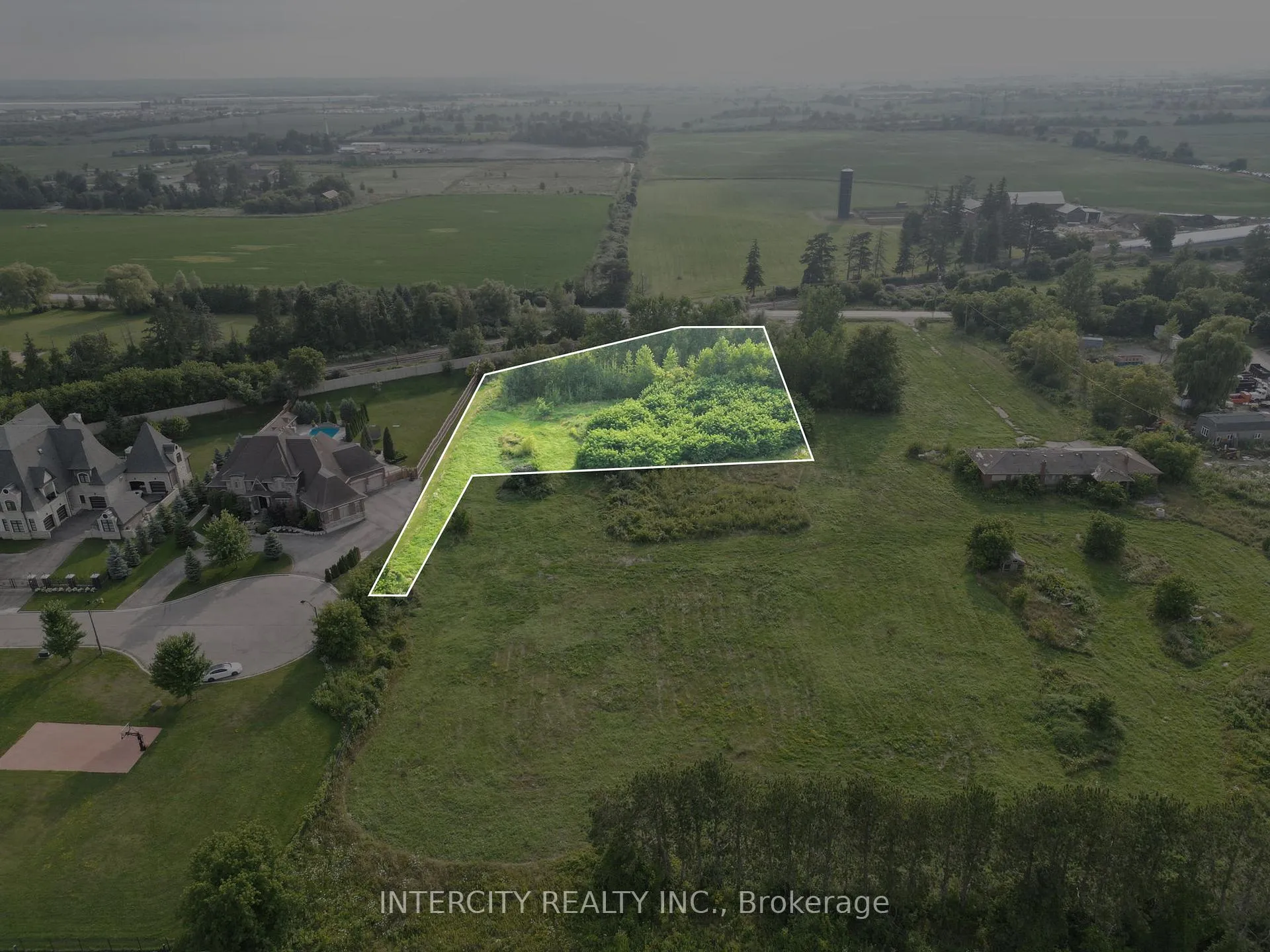 Photo 2 of Mizuno Crescent, Vaughan, Kleinburg — HOMEH