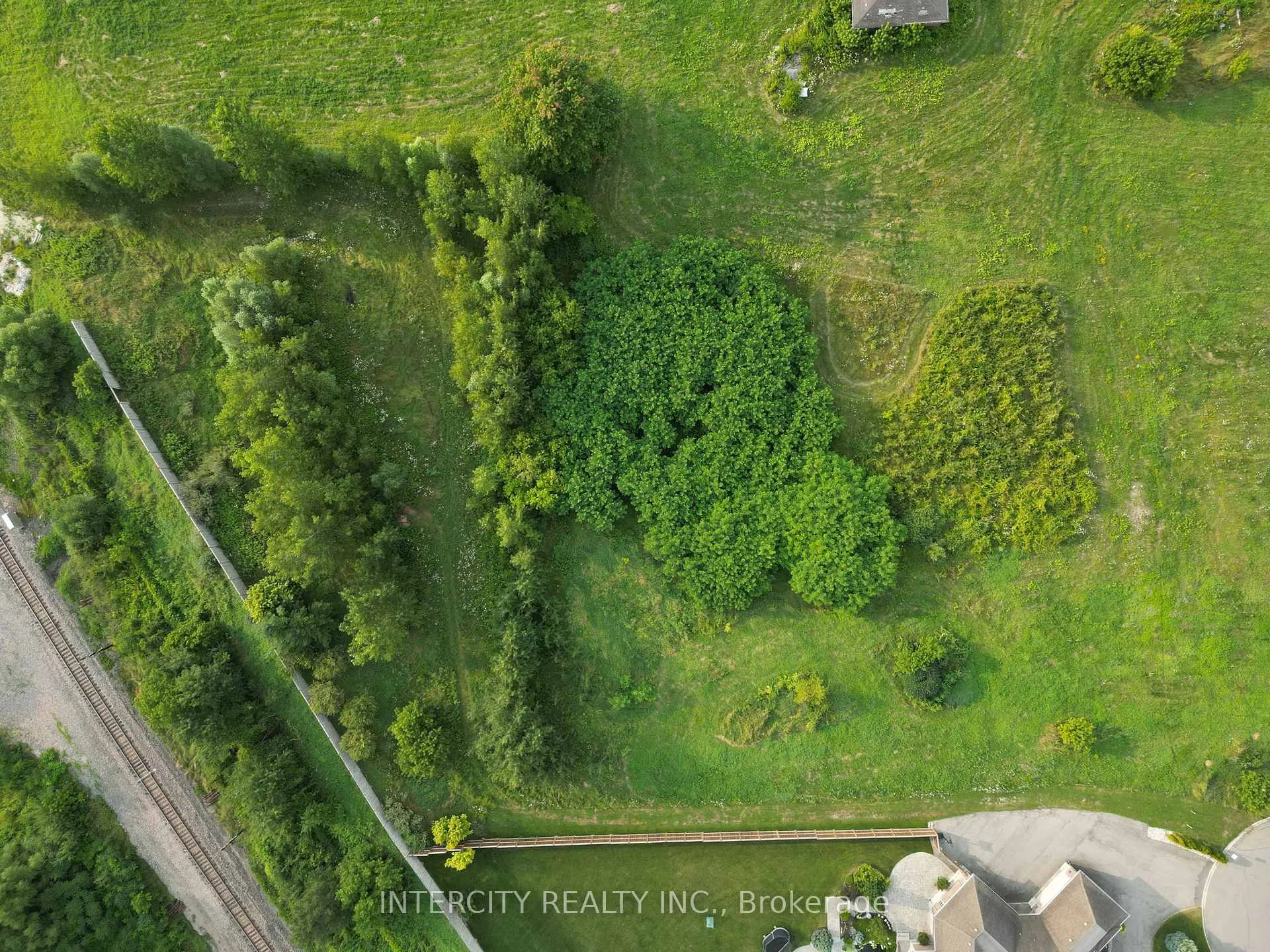 Photo 3 of Mizuno Crescent, Vaughan, Kleinburg — HOMEH