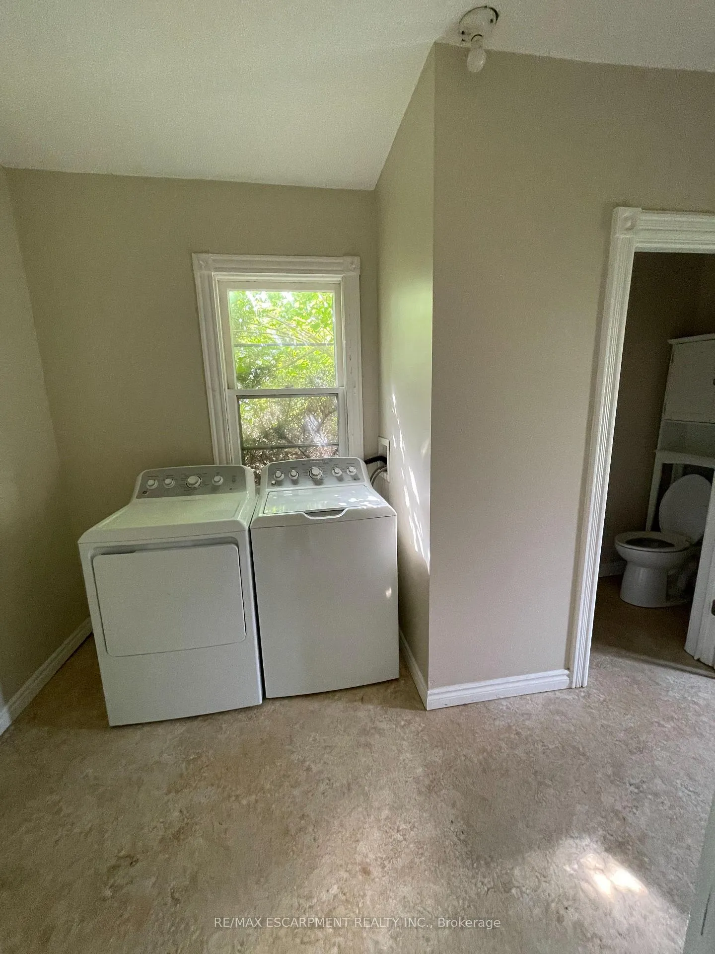 Photo 3 of 15 & 17 Jones Street, Hamilton, Stoney Creek — HOMEH