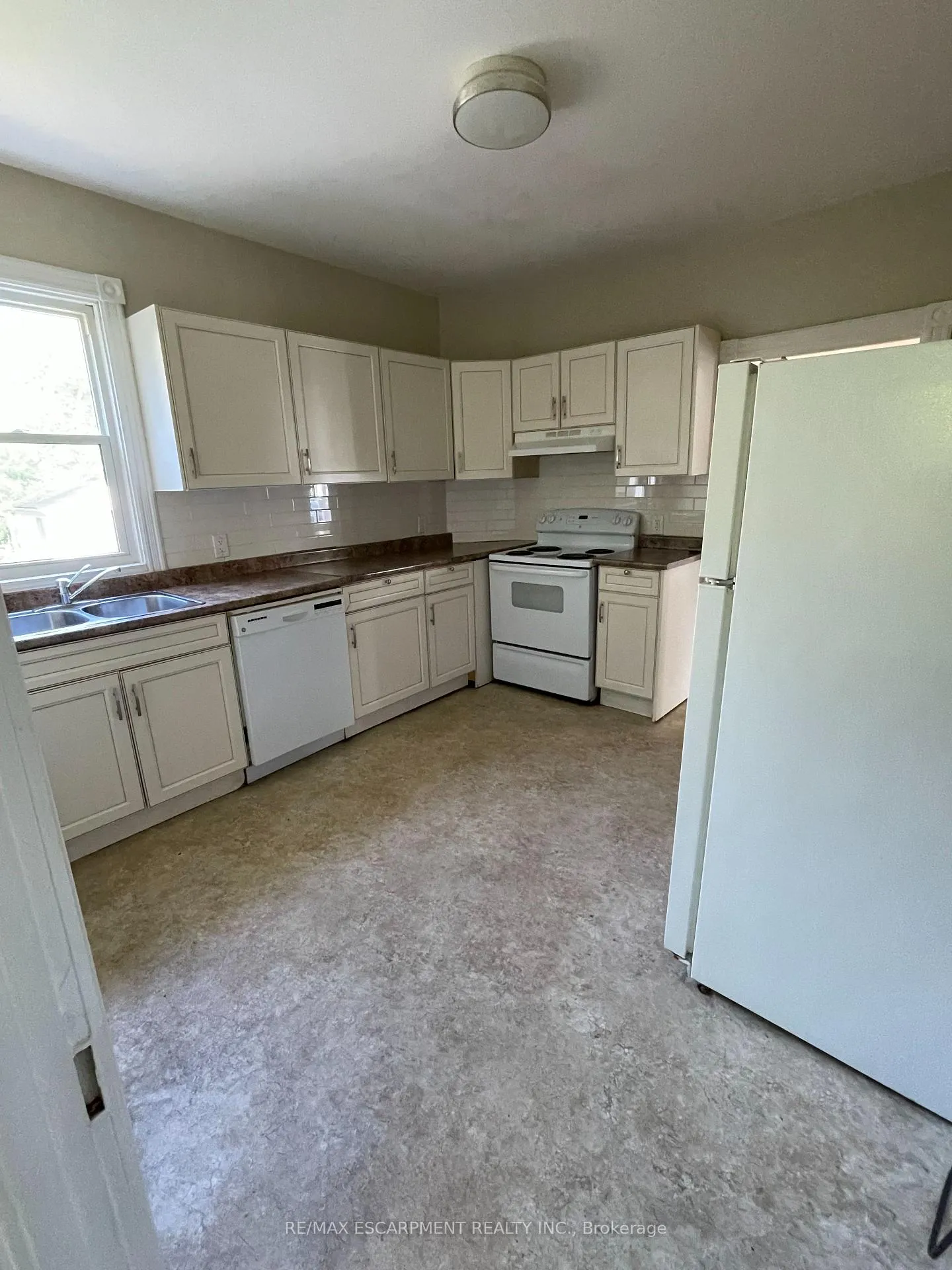 Photo 6 of 15 & 17 Jones Street, Hamilton, Stoney Creek — HOMEH