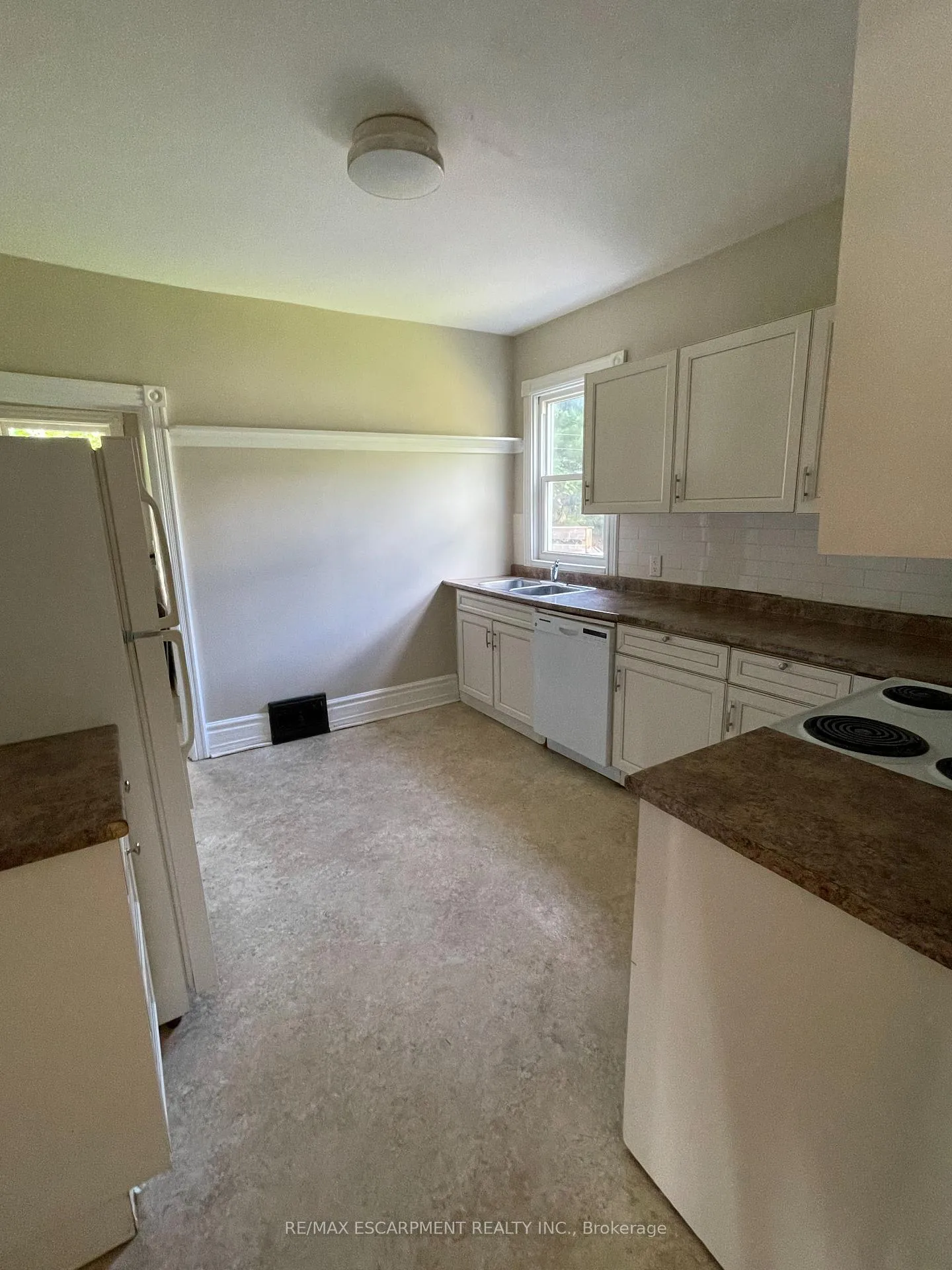 Photo 7 of 15 & 17 Jones Street, Hamilton, Stoney Creek — HOMEH
