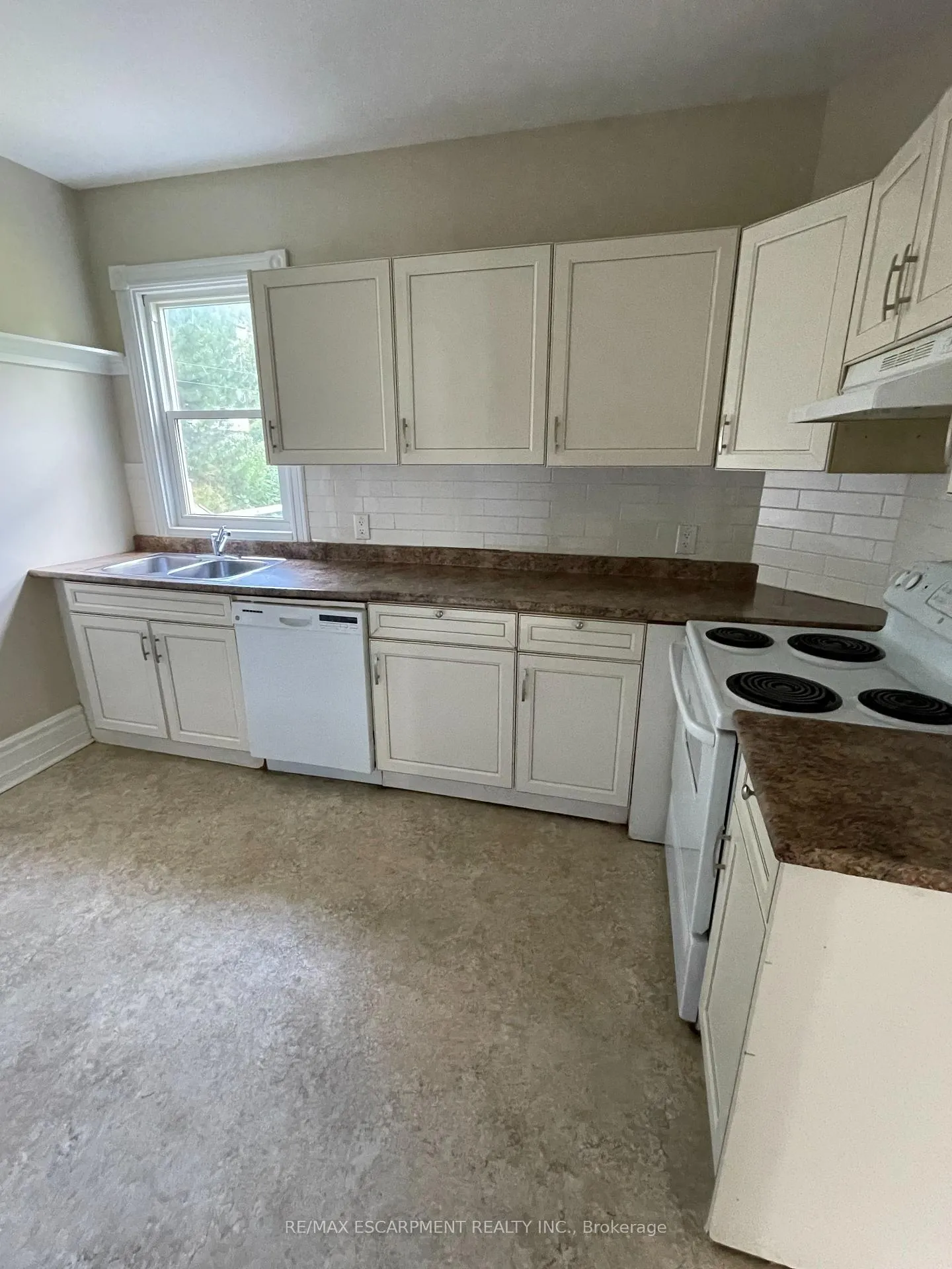 Photo 8 of 15 & 17 Jones Street, Hamilton, Stoney Creek — HOMEH