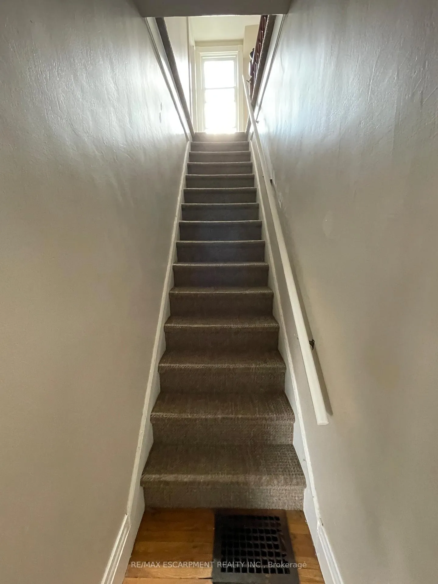 Photo 9 of 15 & 17 Jones Street, Hamilton, Stoney Creek — HOMEH