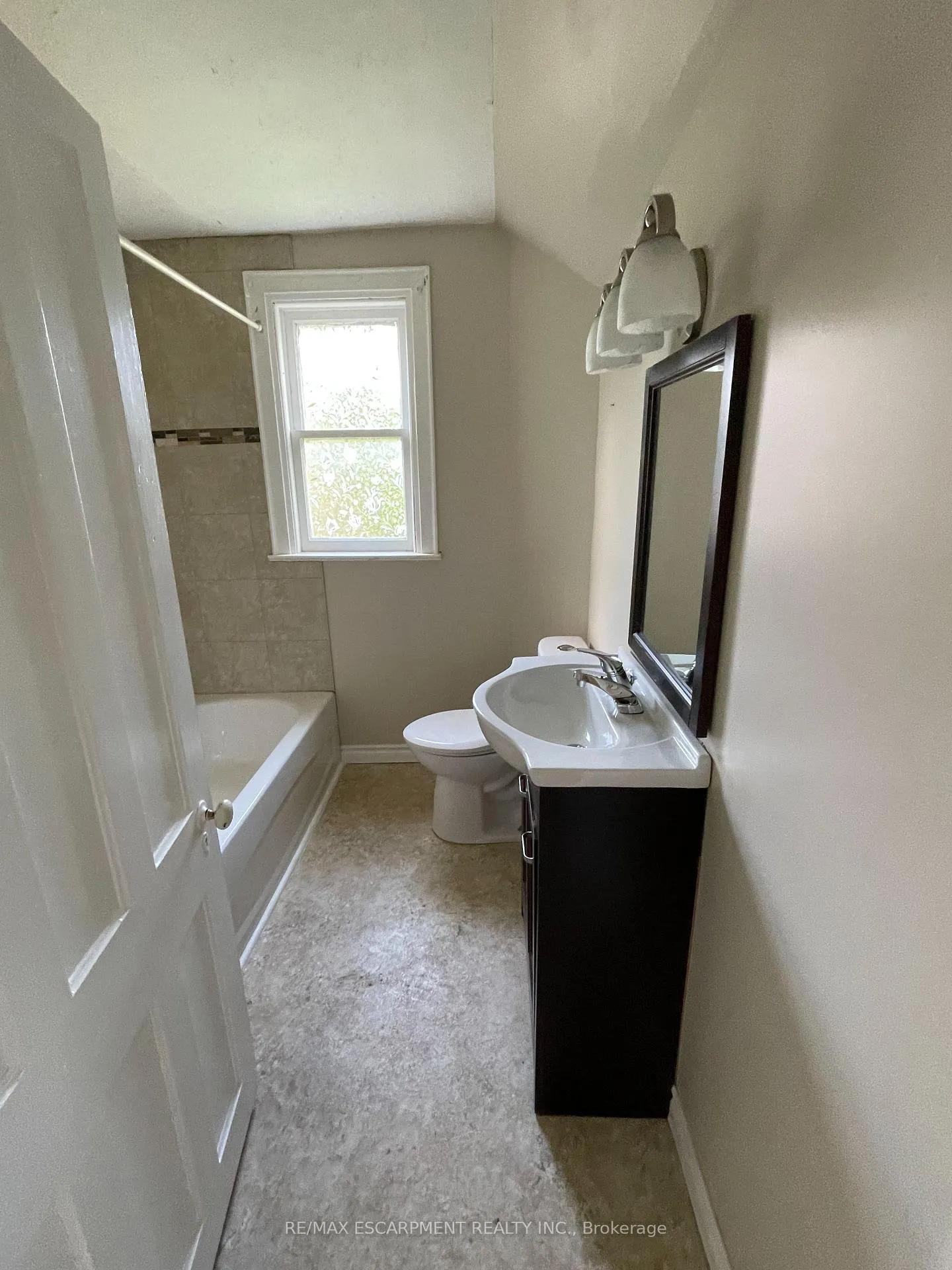 Photo 13 of 15 & 17 Jones Street, Hamilton, Stoney Creek — HOMEH