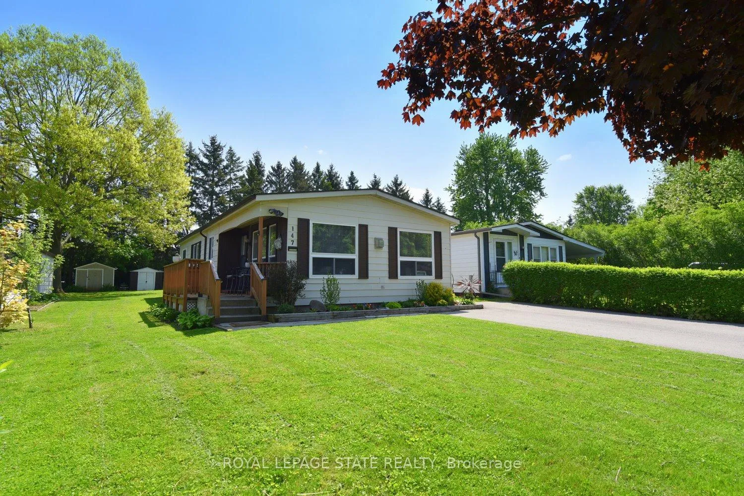 Photo 2 of 147 Maple Crescent, Hamilton, Rural Flamborough — HOMEH