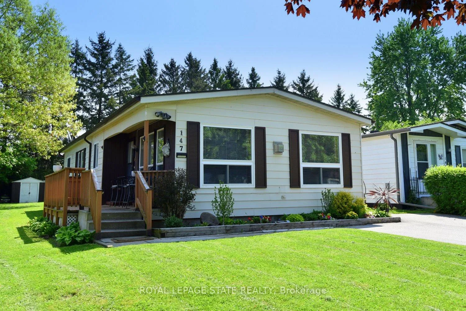 Photo 6 of 147 Maple Crescent, Hamilton, Rural Flamborough — HOMEH