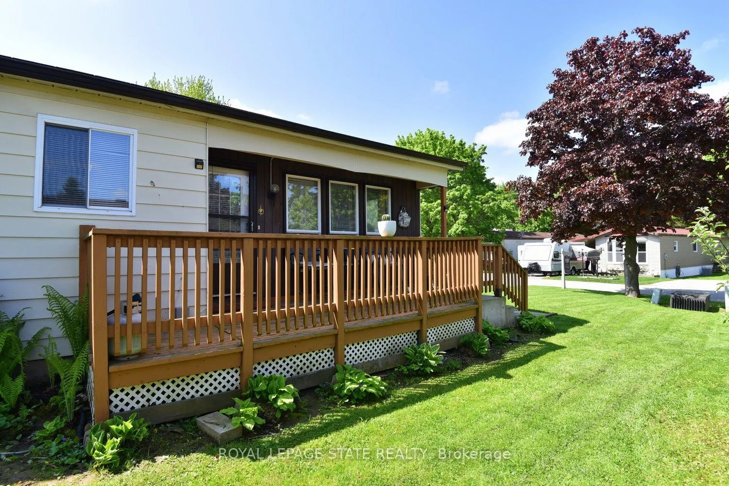 Photo 7 of 147 Maple Crescent, Hamilton, Rural Flamborough — HOMEH