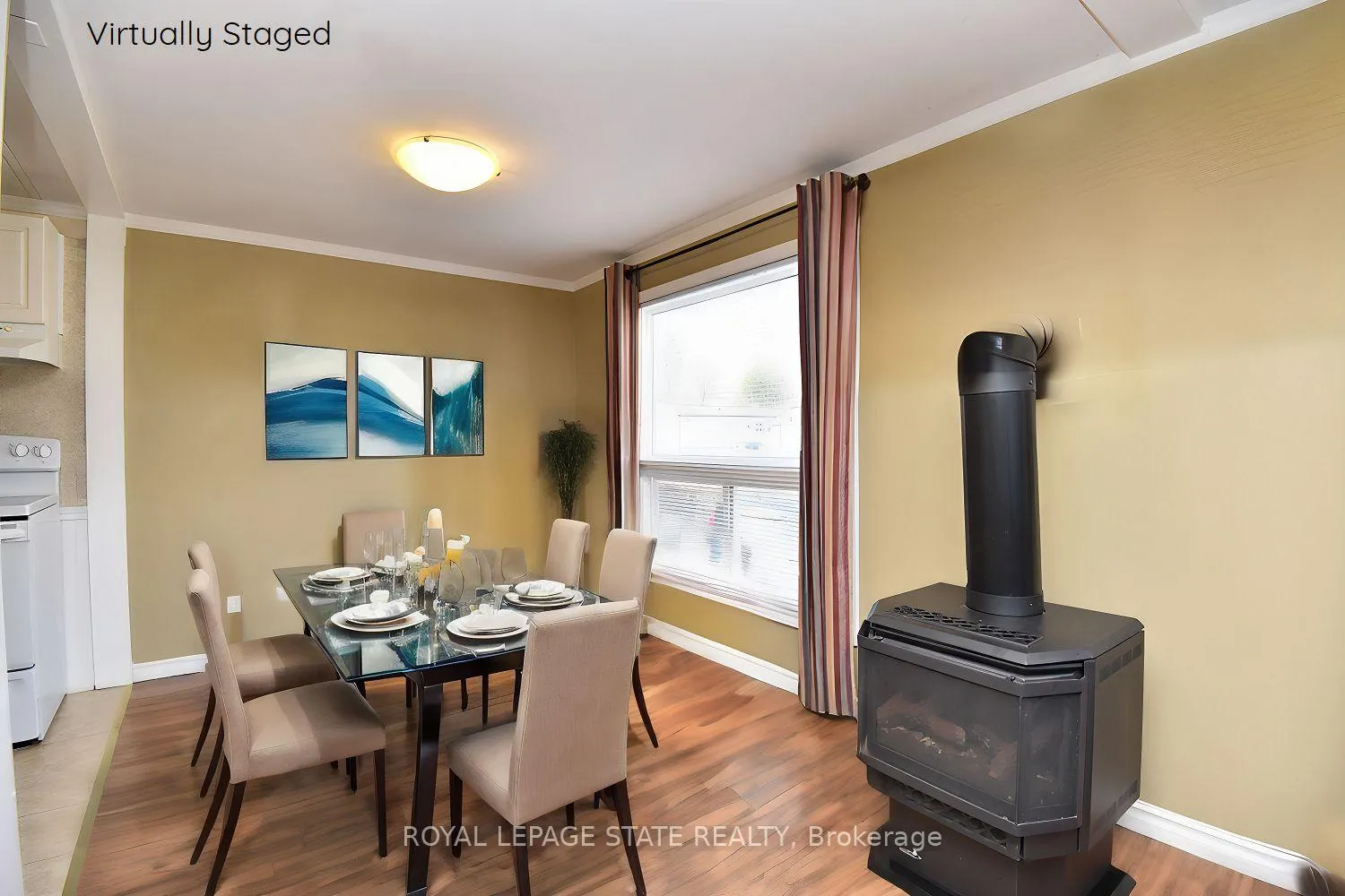 Photo 9 of 147 Maple Crescent, Hamilton, Rural Flamborough — HOMEH