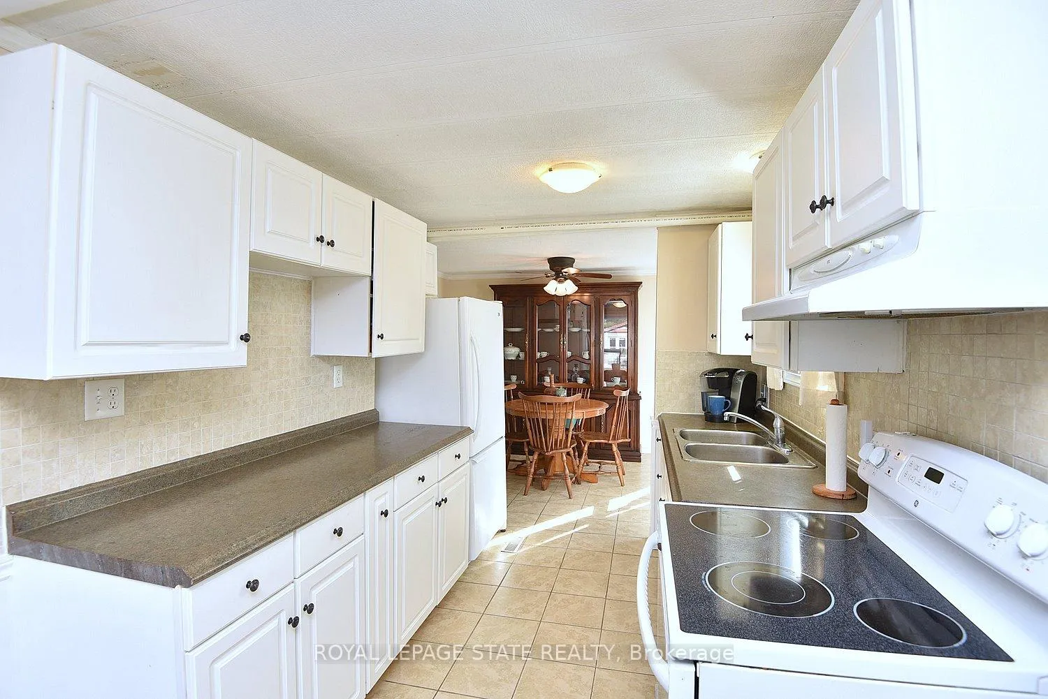 Photo 11 of 147 Maple Crescent, Hamilton, Rural Flamborough — HOMEH