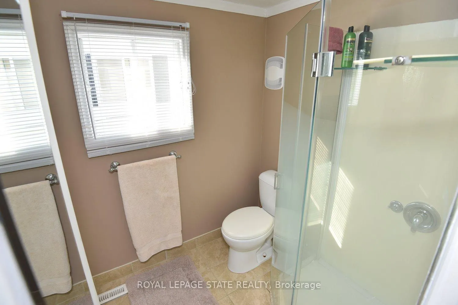 Photo 15 of 147 Maple Crescent, Hamilton, Rural Flamborough — HOMEH