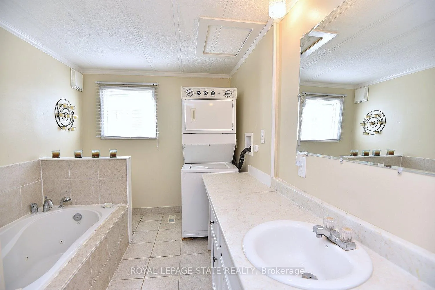 Photo 19 of 147 Maple Crescent, Hamilton, Rural Flamborough — HOMEH