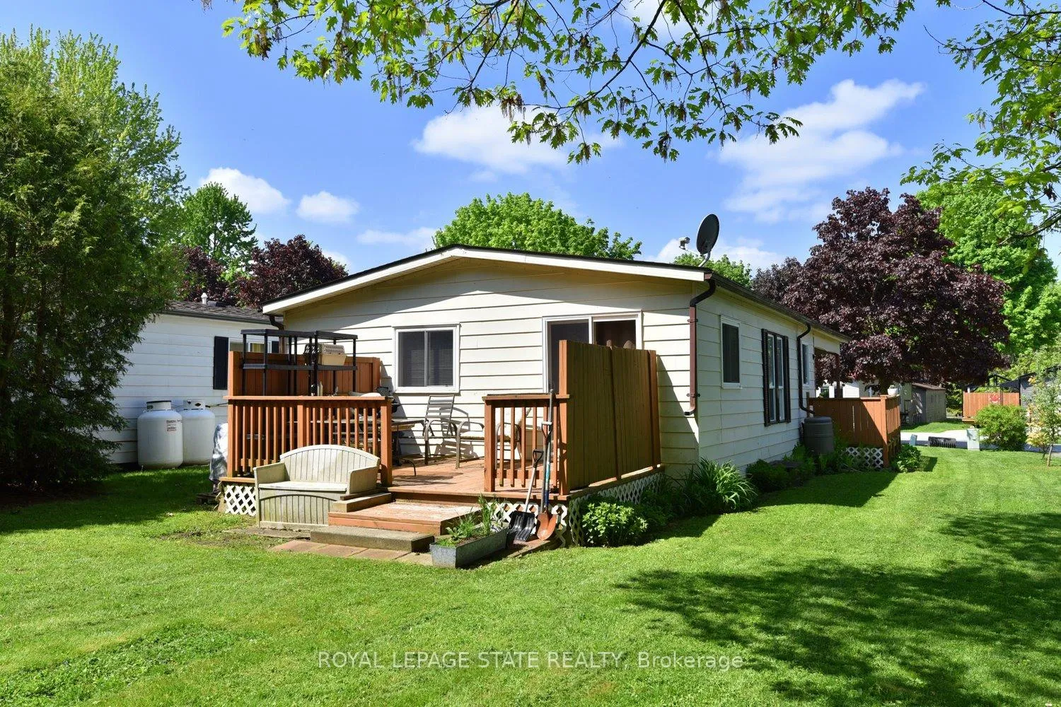 Photo 21 of 147 Maple Crescent, Hamilton, Rural Flamborough — HOMEH