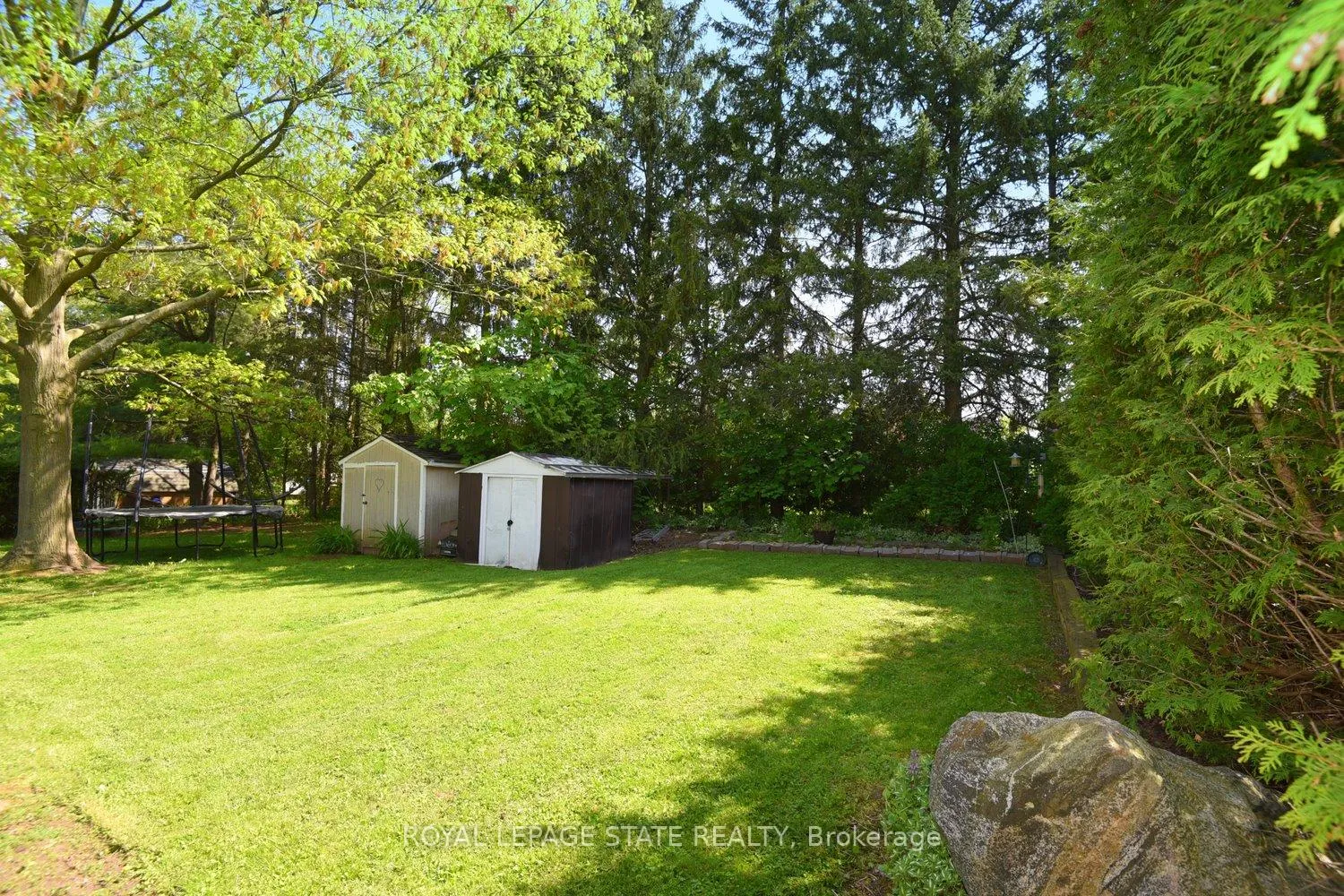 Photo 23 of 147 Maple Crescent, Hamilton, Rural Flamborough — HOMEH