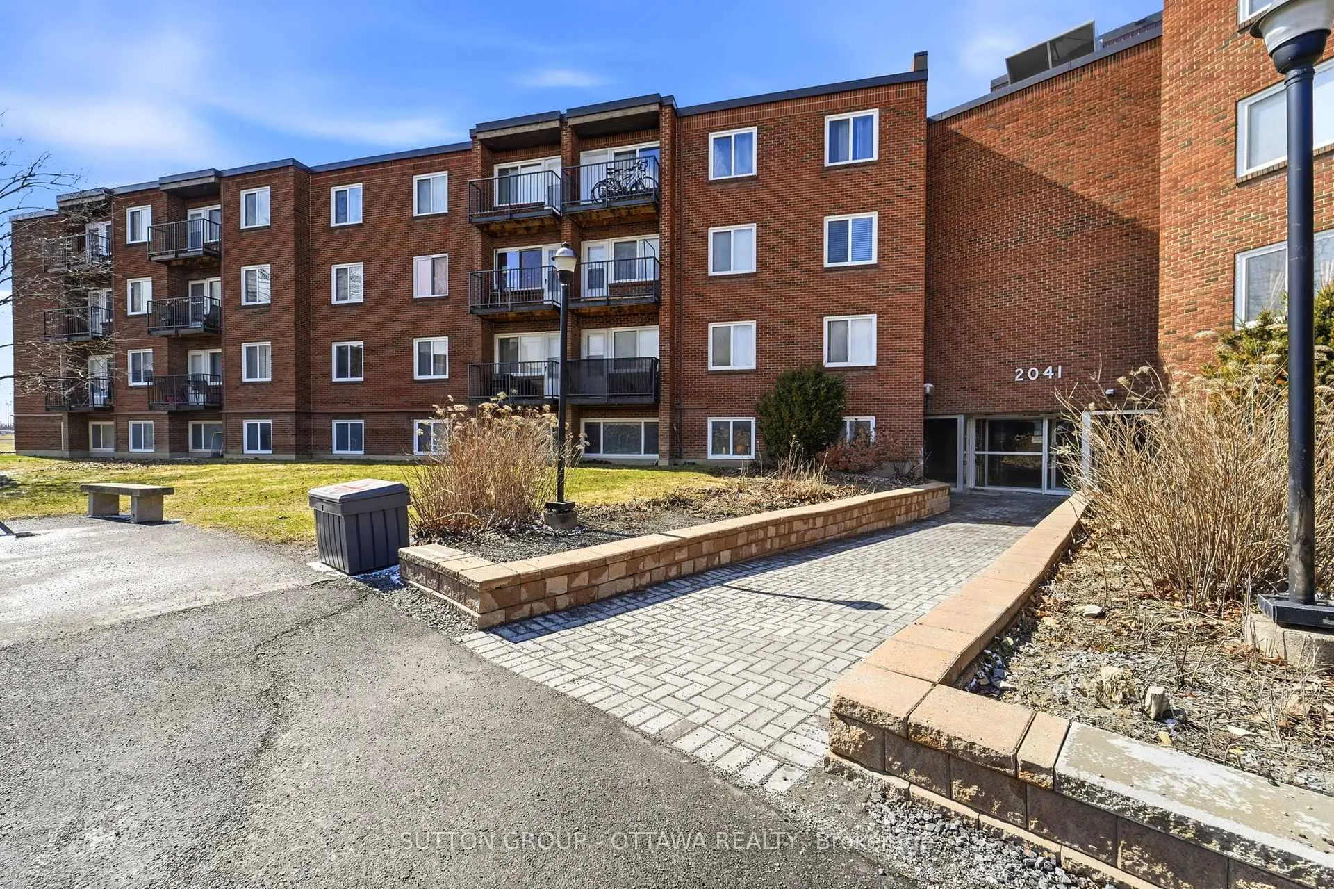 Photo 2 of Unit 308B, 2041 Arrowsmith Drive, Ottawa, Beacon Hill South — HOMEH