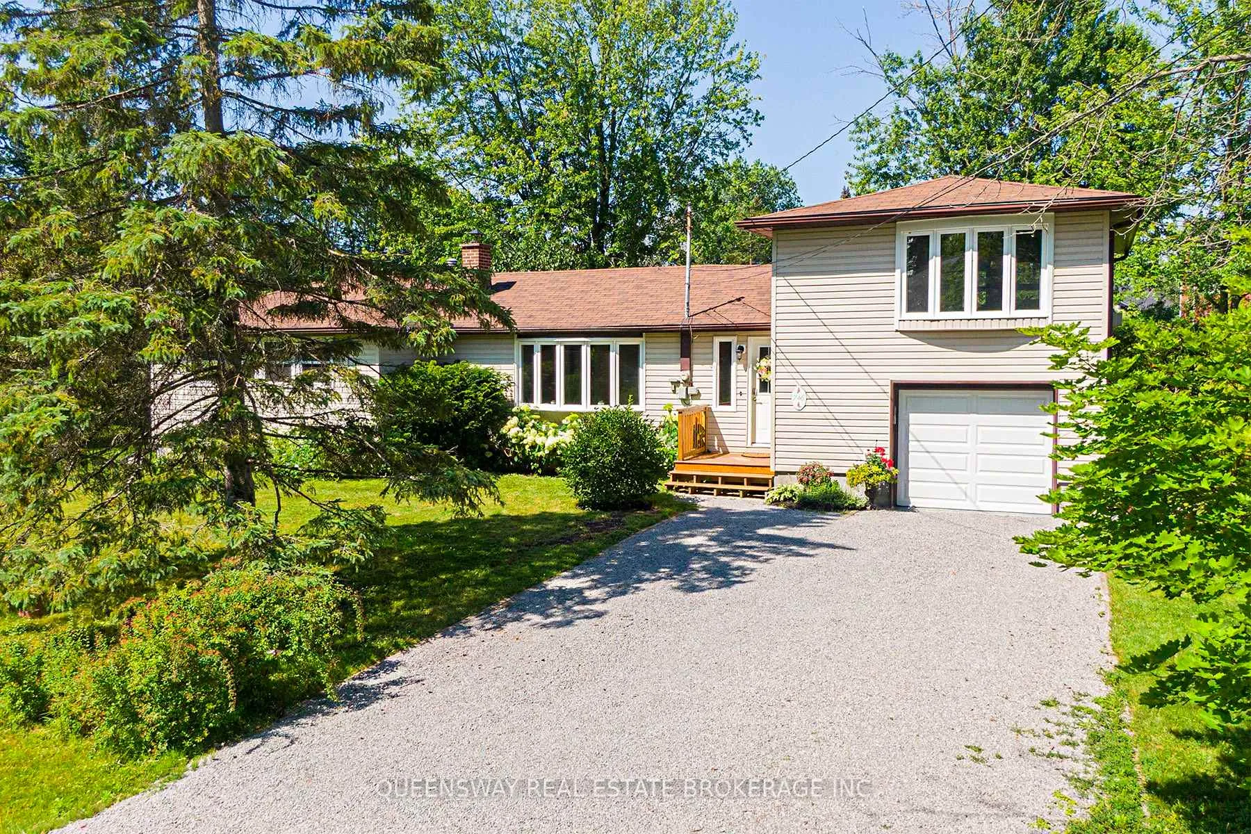 Front of 746 Sedore Avenue