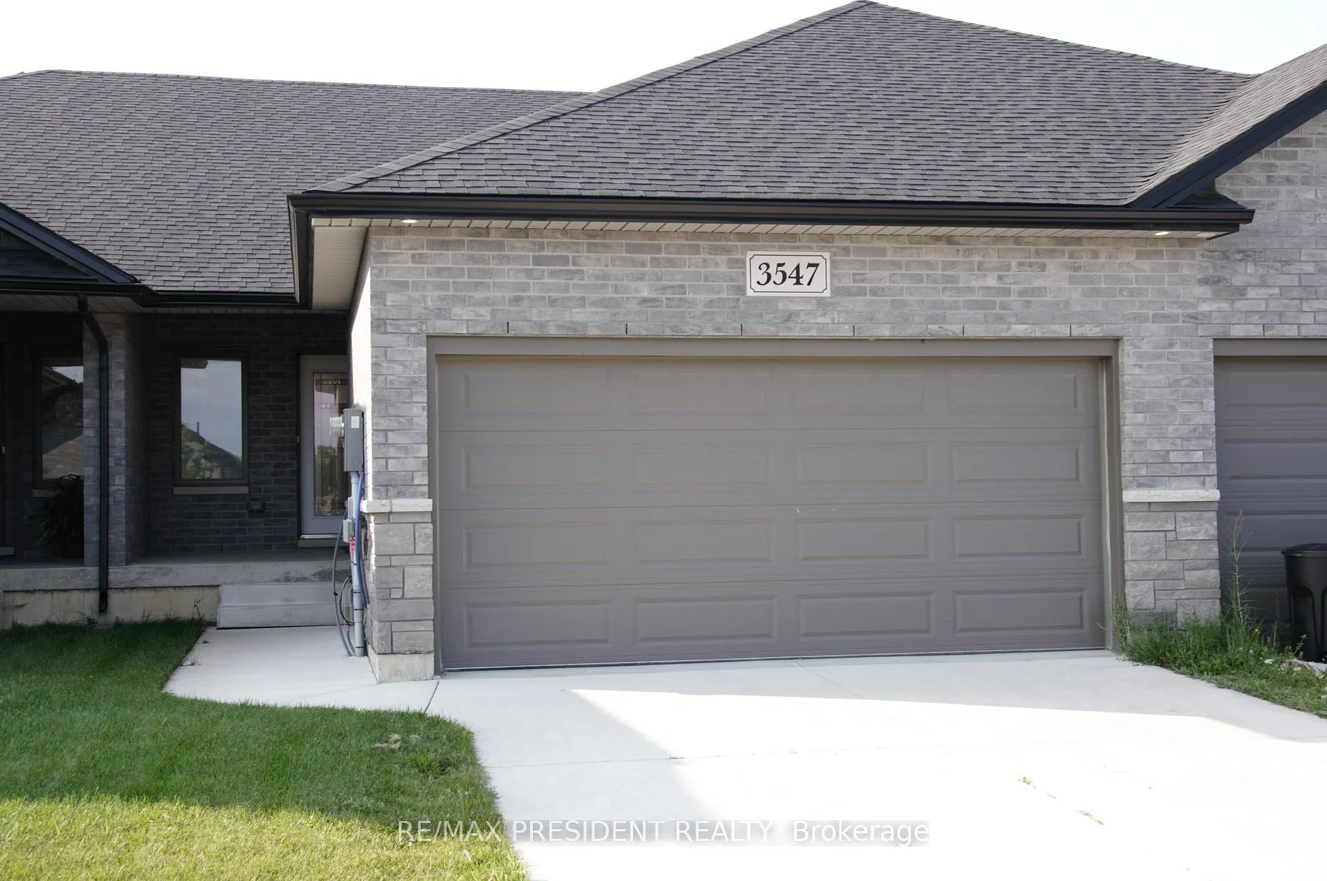 Front of 3547 Hallee Crescent